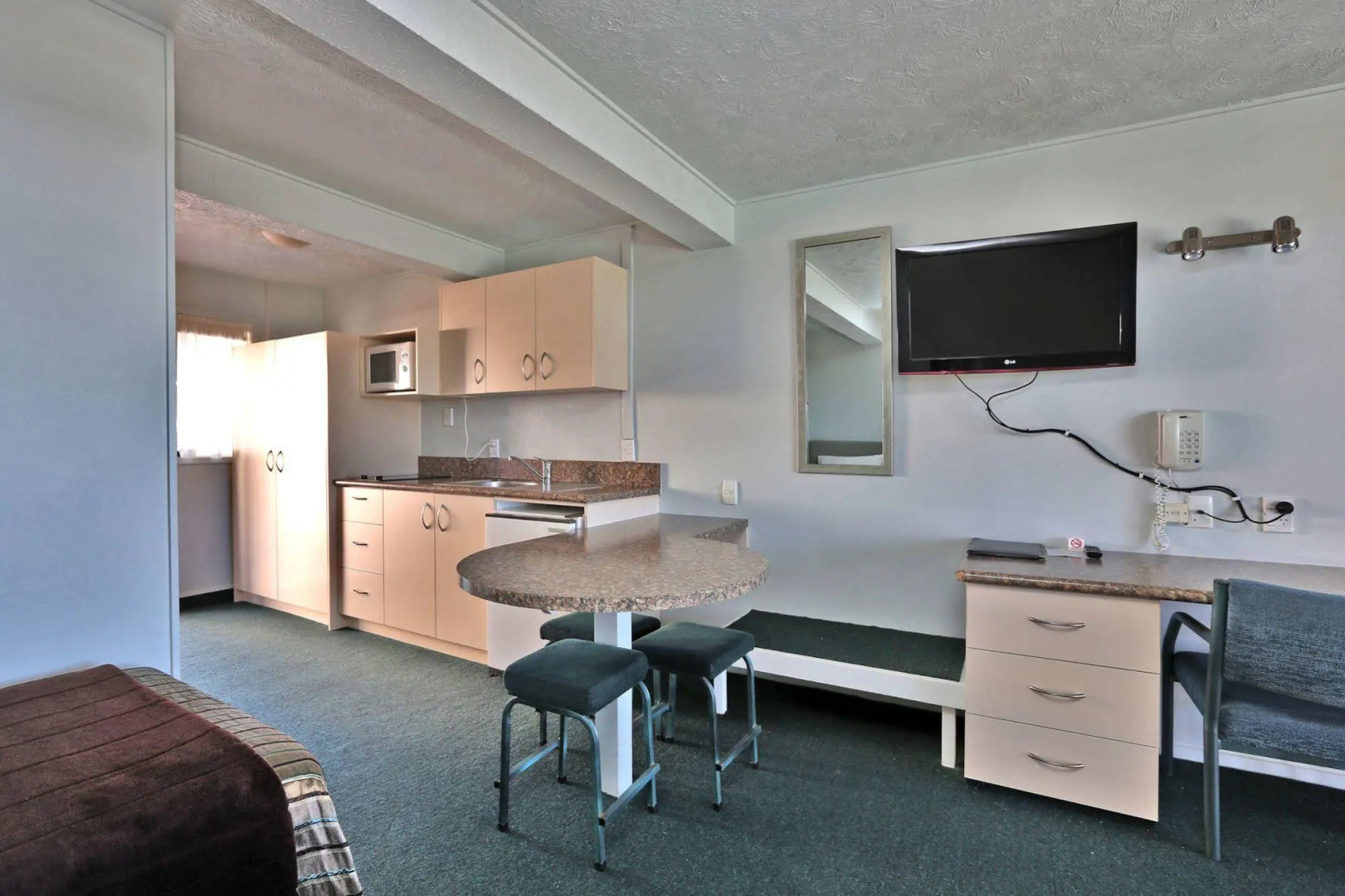 Edgewater Motor Lodge