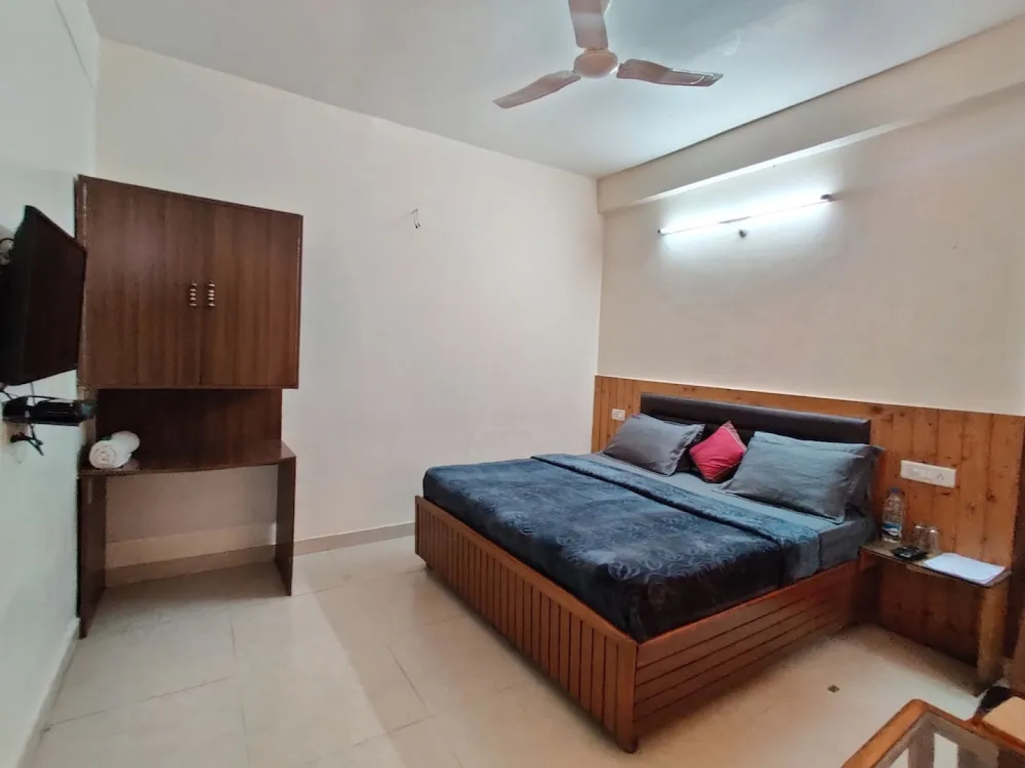 House of lights - Solan