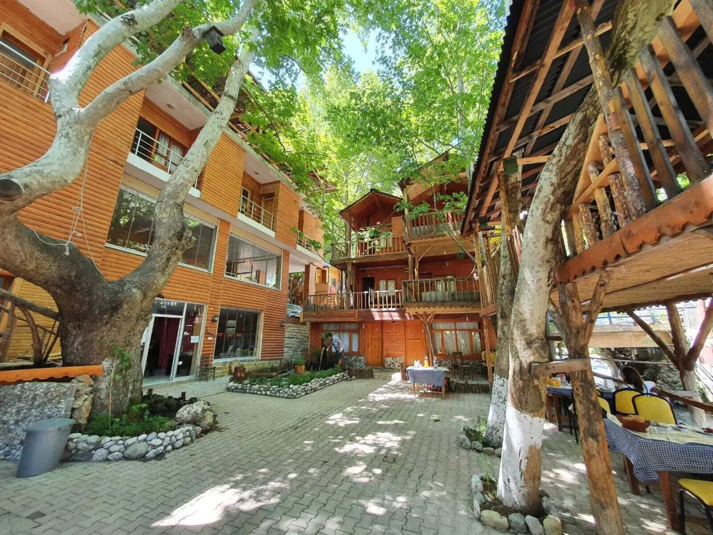 Kapuzbasi Selalesi Sahin Motel