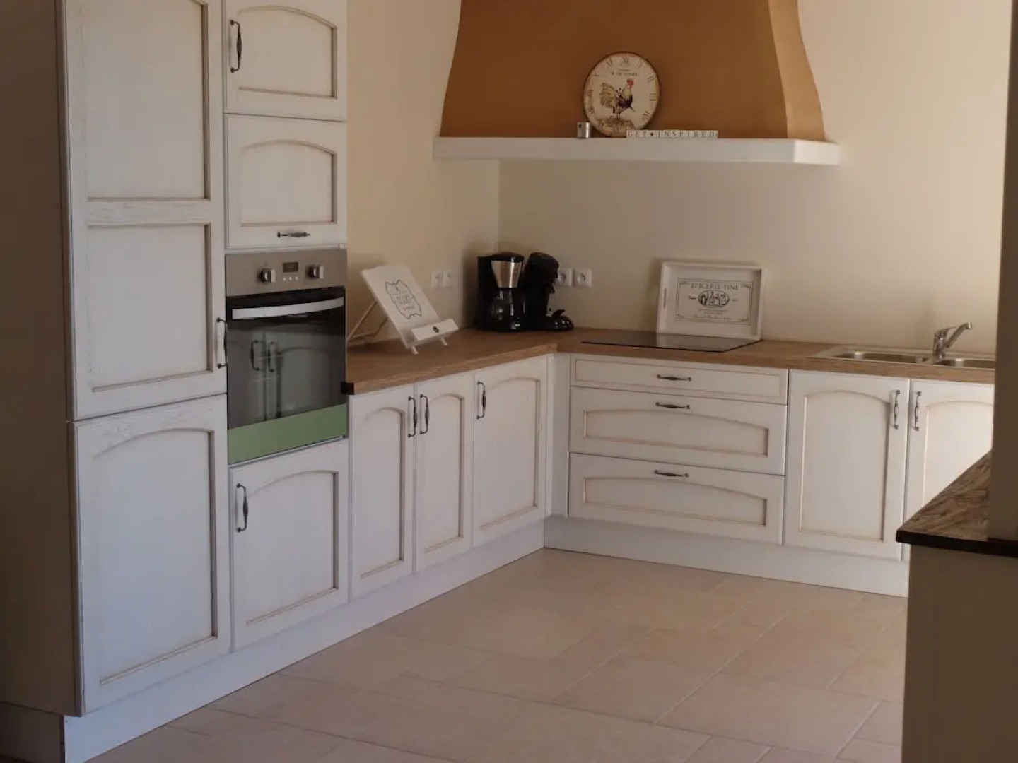 Quaint Holiday Home in Le Plan-de-la-Tour with Pool