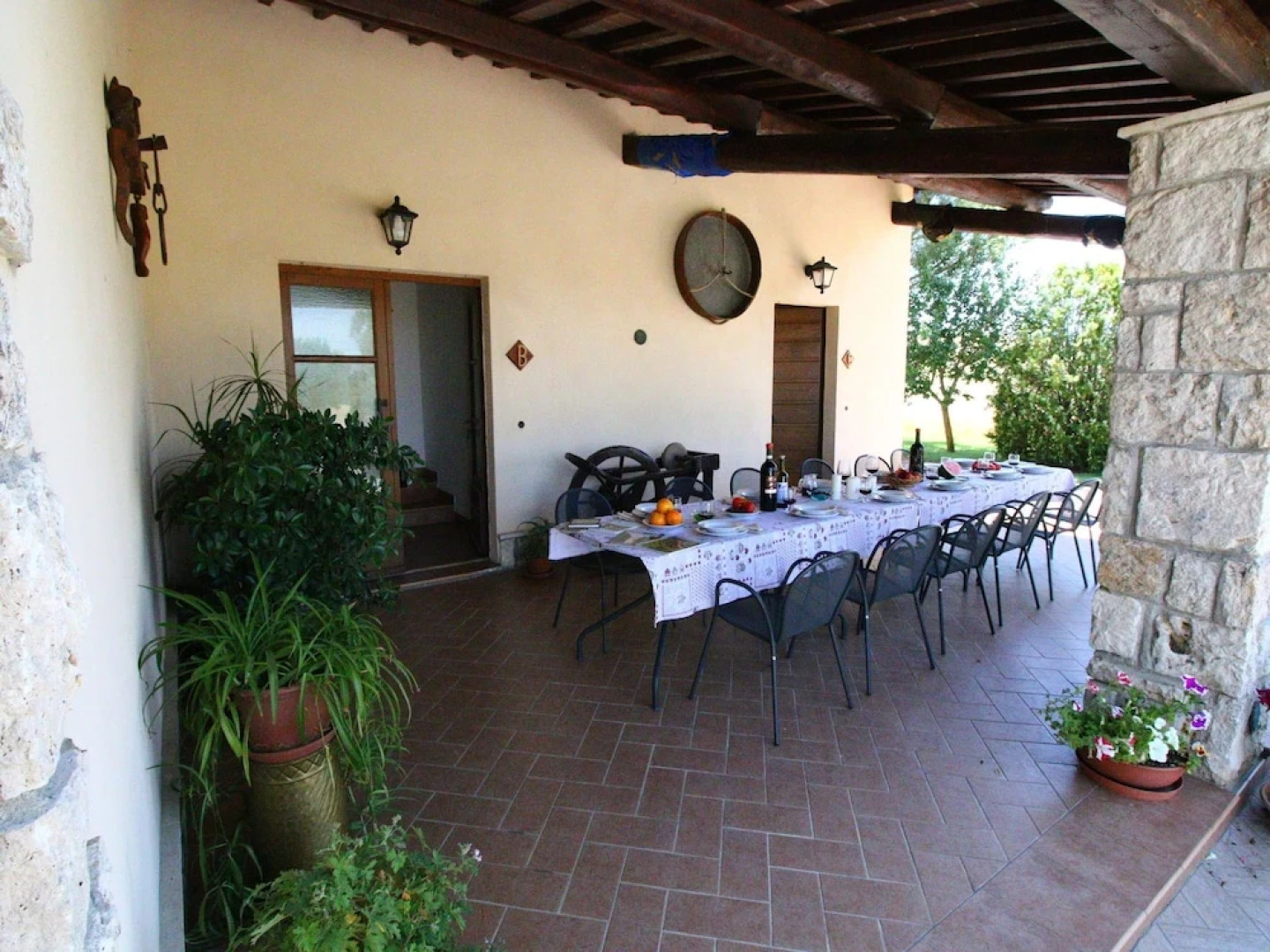 Farmhouse on a hill in the breathtaking Tuscan countryside