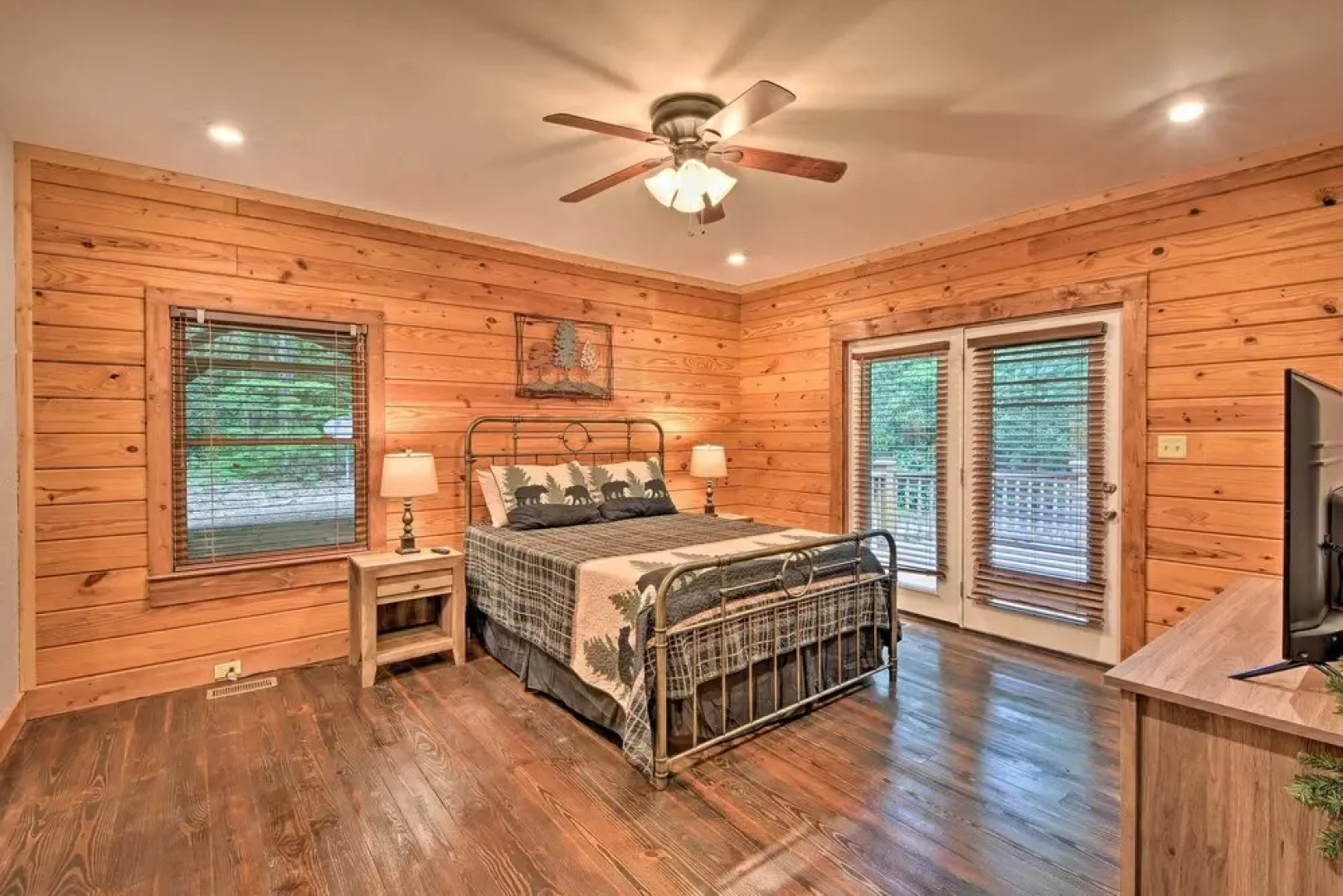 Sapphire Log Cabin w/ Wraparound Deck + Fire Pit!