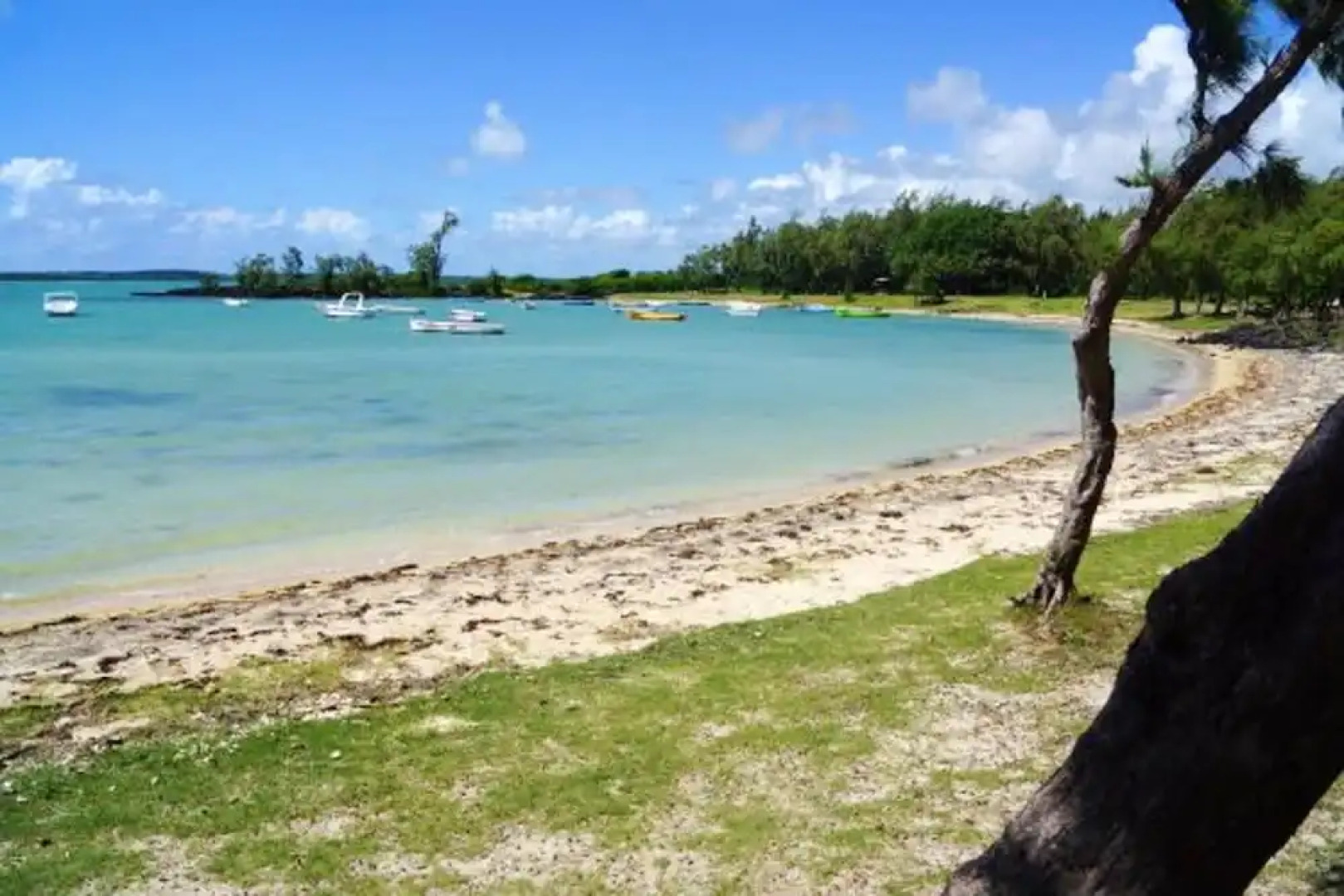 Apartment With 2 Bedrooms In Grand Gaube With Shared Pool Enclosed Garden And Wifi