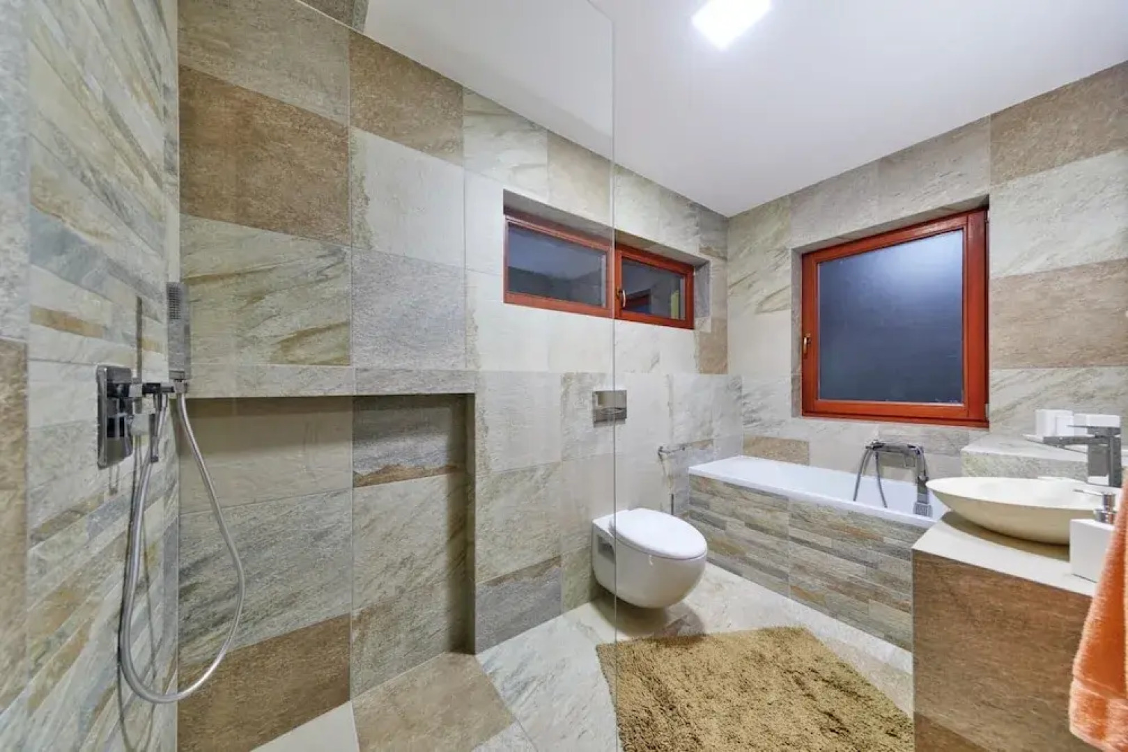 Cerna Kcg350 in Cermn