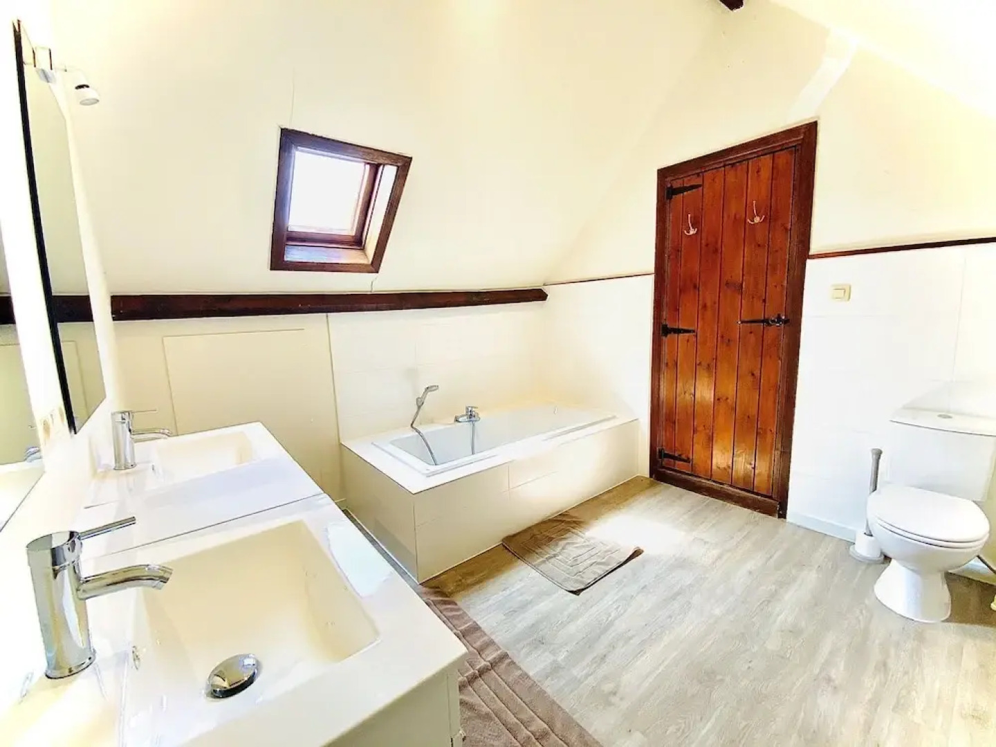 Spacious Holiday Home in Middelkerke near Belgian Coast