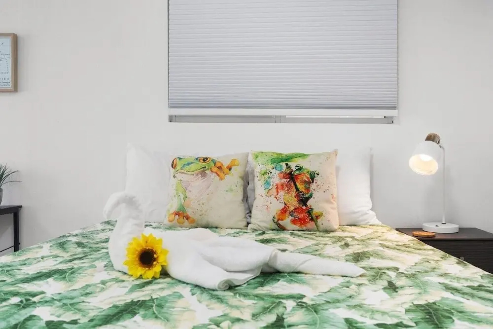 Walk to Beach or Swim in the Pool, 4 Bedrooms 4 Home by Redawning