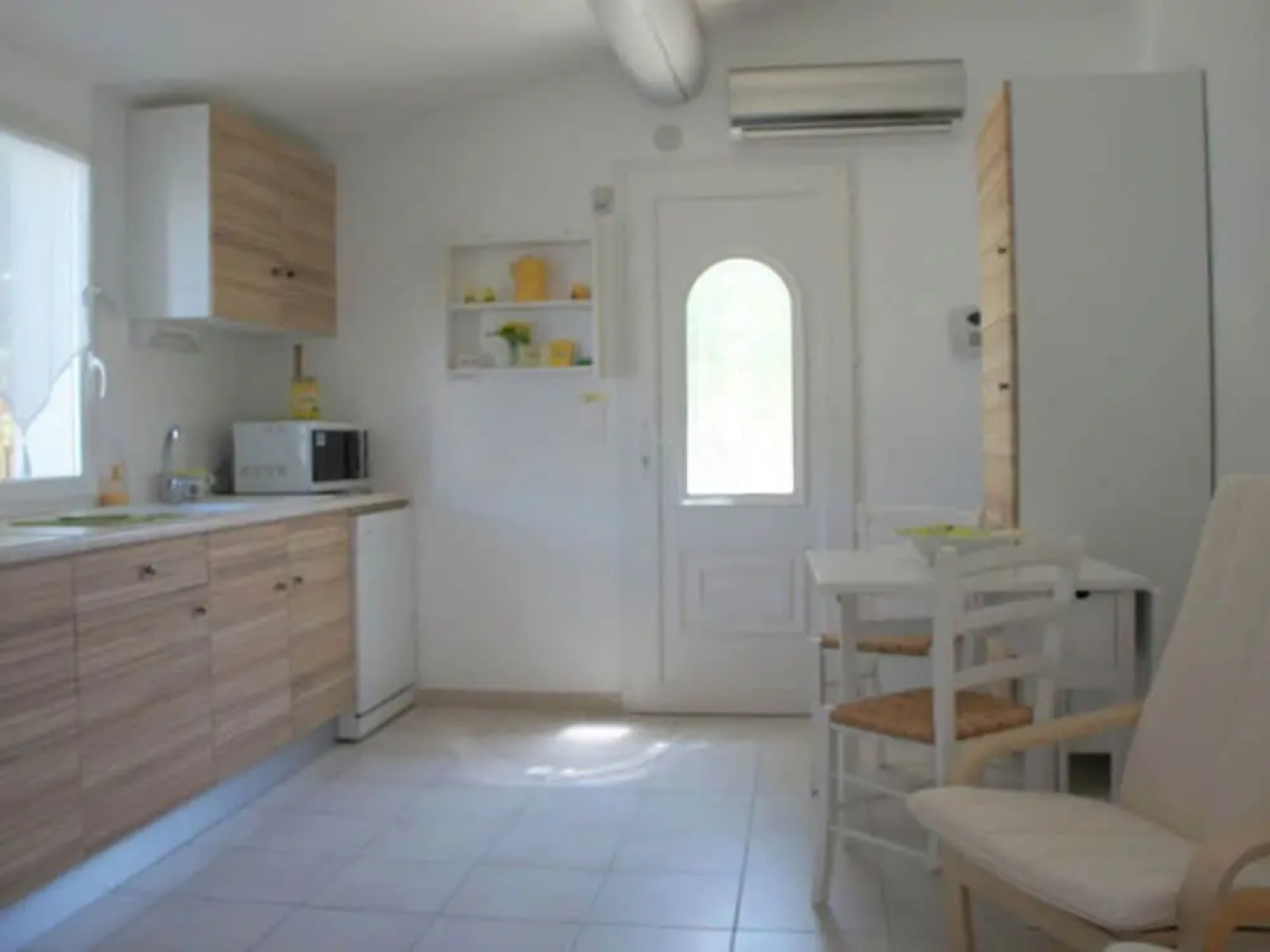 Charming Holiday Home in Robion With Swimming Pool