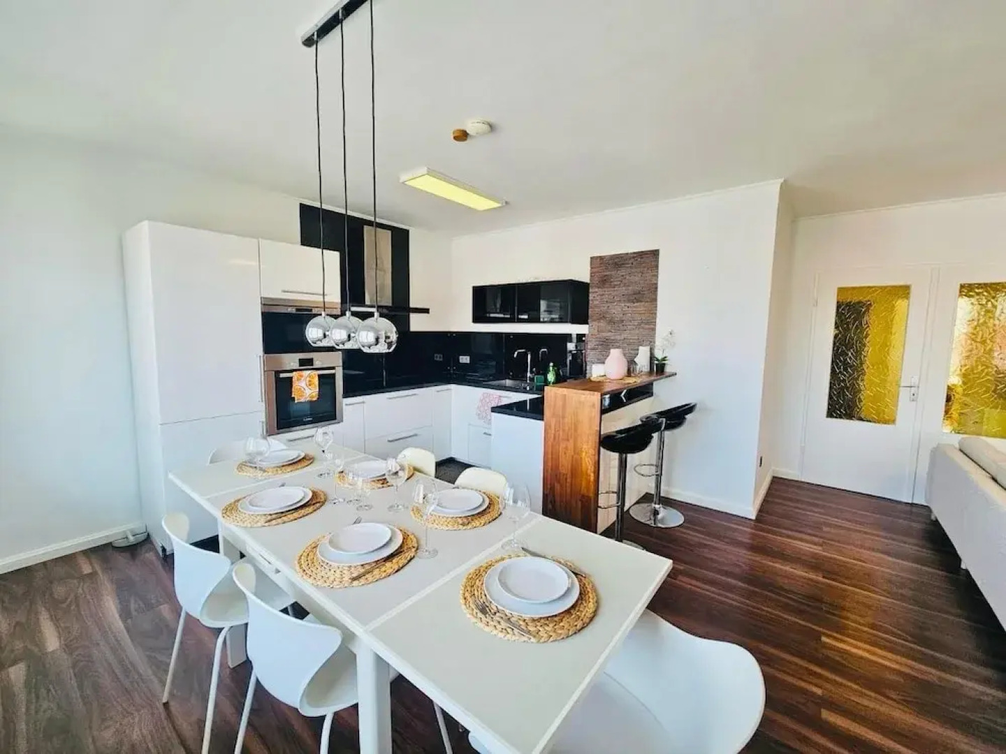 Charming 3 bedrooms with a cozy terrace