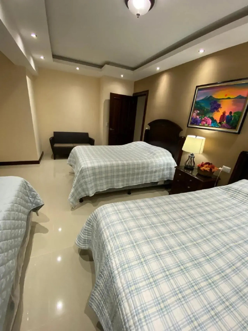 Torres de Atitlan 4 Bdrm-3 Bthrm Full Floor - for 10 people