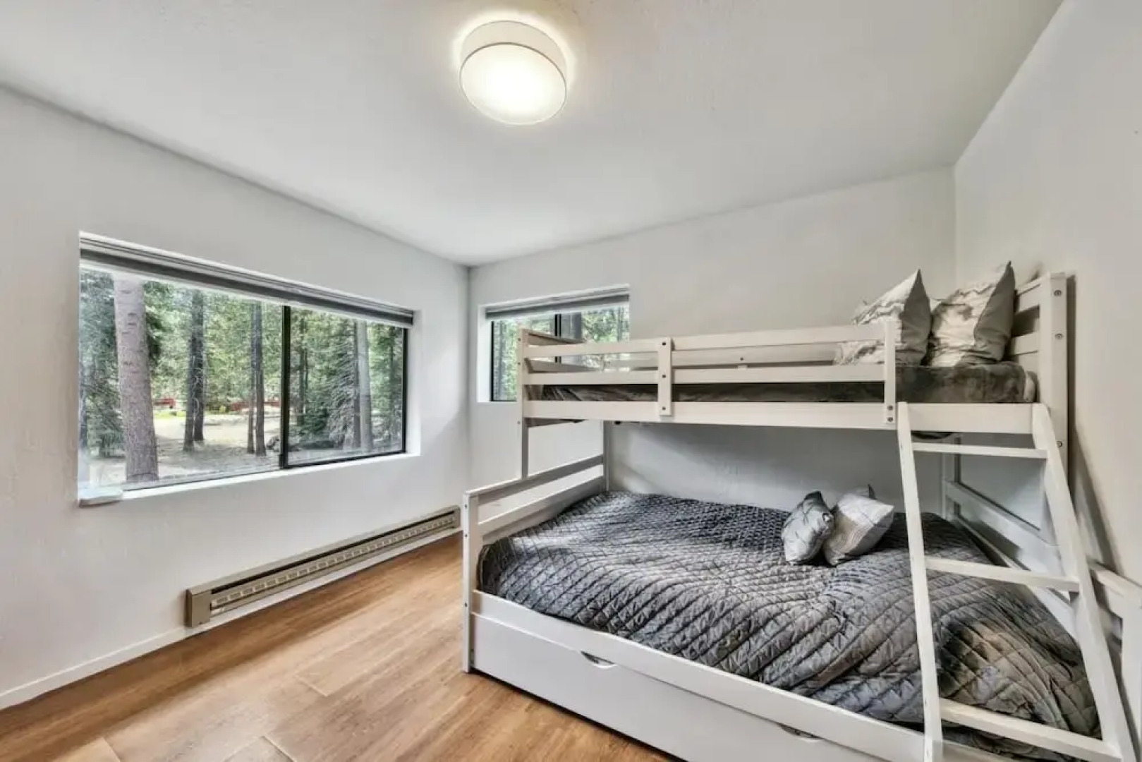 3685s River View Retreat 4 Bedroom Home by RedAwning