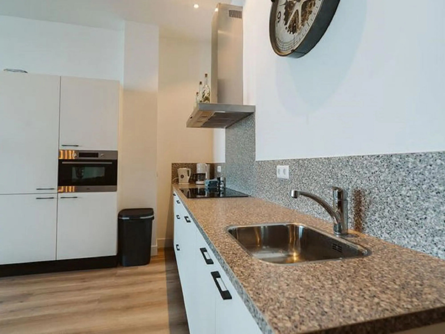 Spacious Luxury Apartment With Beautiful Views of the Marina