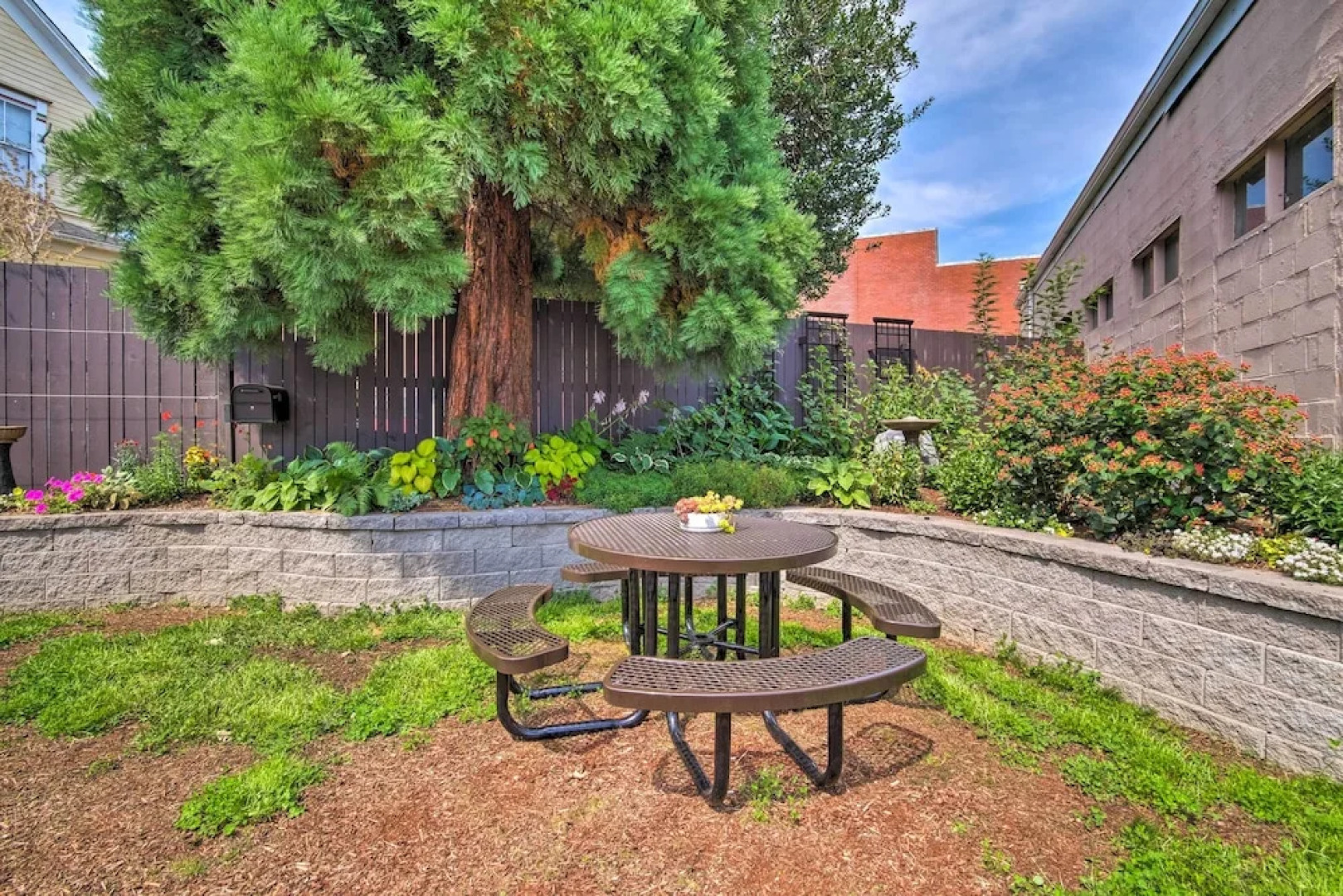 Renovated North Bend Cottage: Near Eateries!