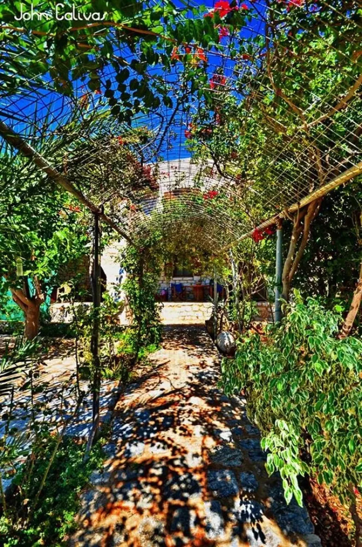 Studio in Gialia, With Wonderful sea View and Enclosed Garden