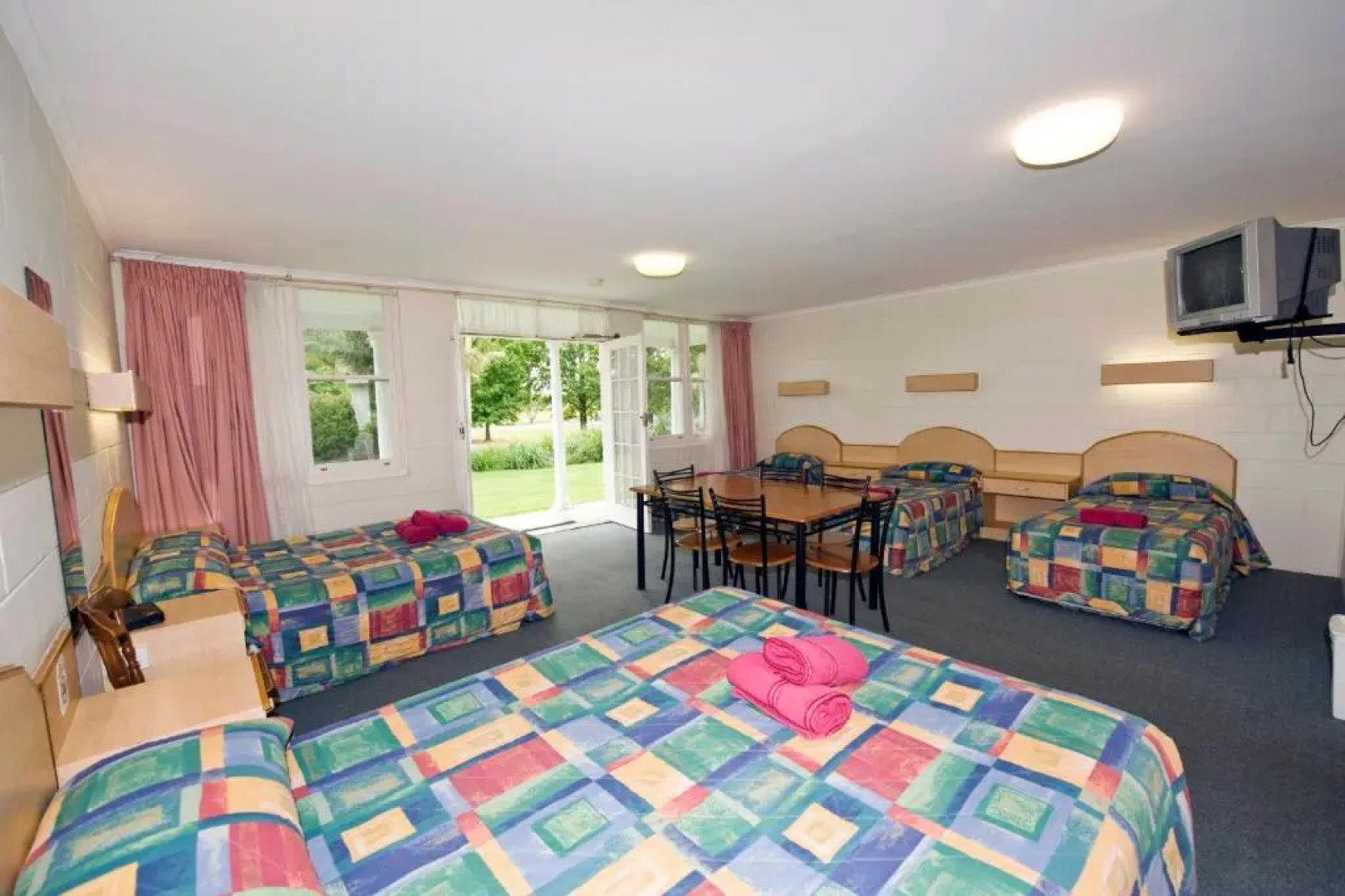 Colonial Court Motor Inn