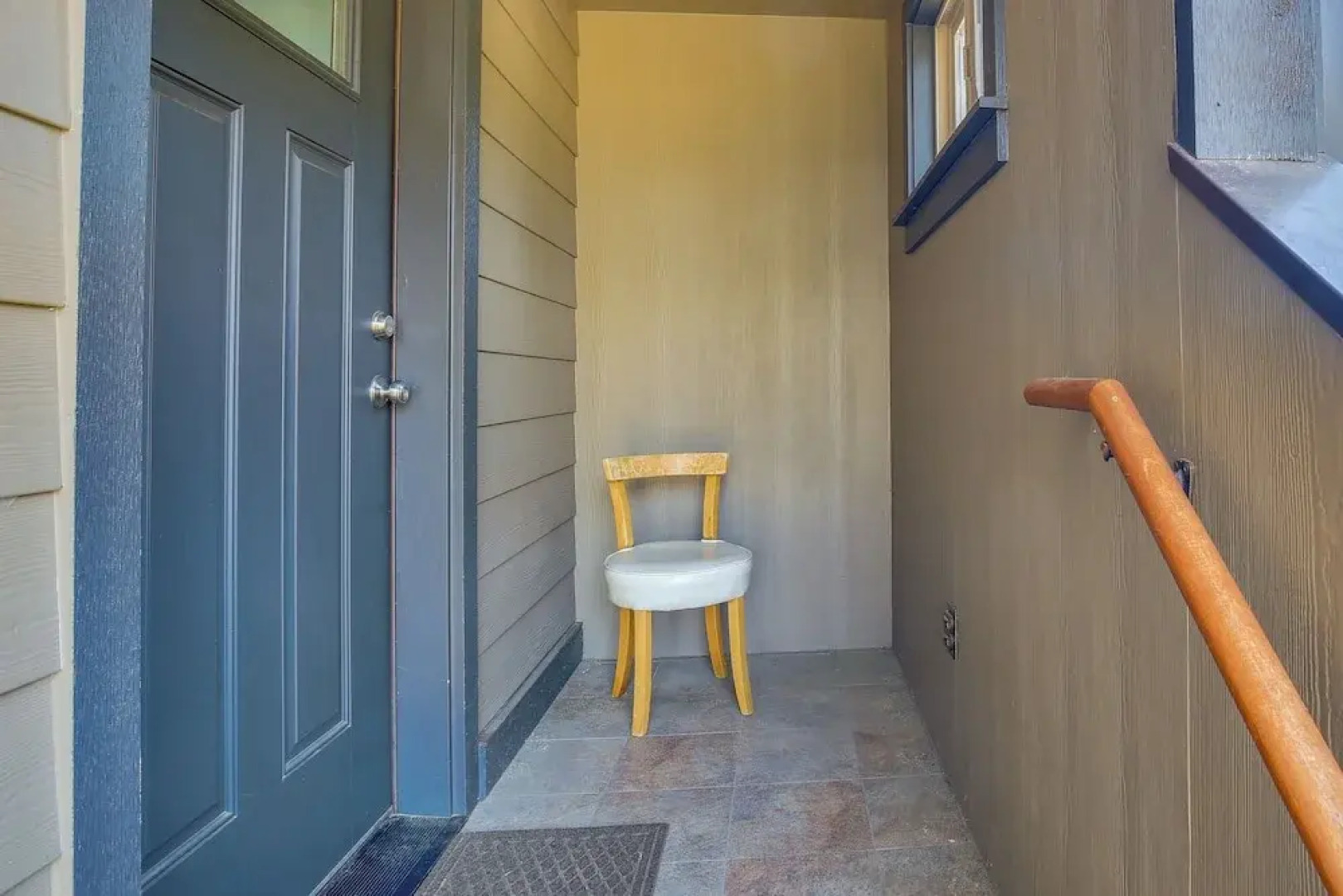 Modern White Salmon Apartment, Steps From Town