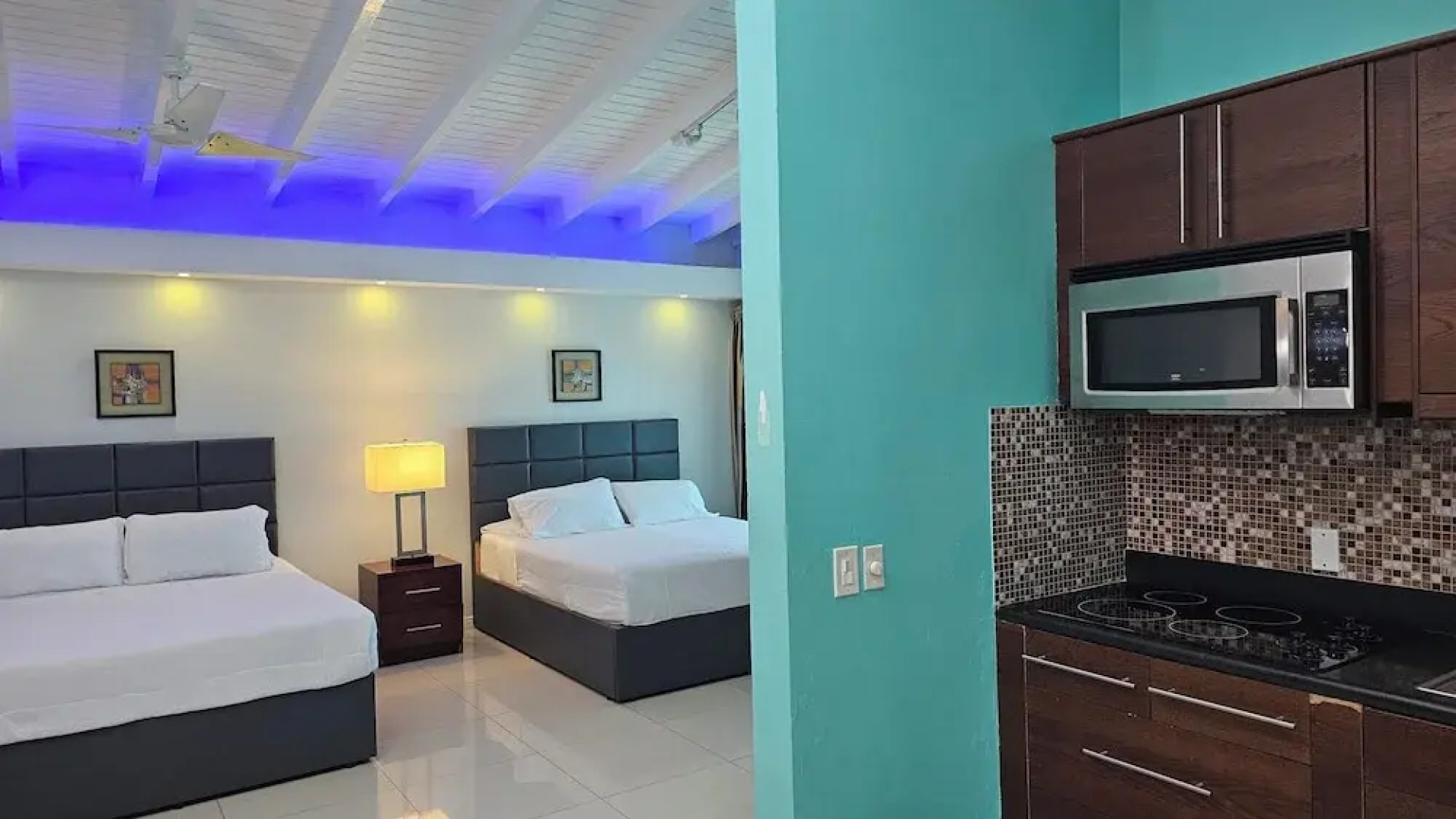 Quint's Travelers Inn