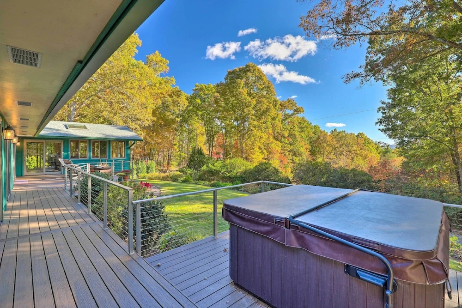 Stunning Fletcher Home: Hot Tub + Fire Pit!