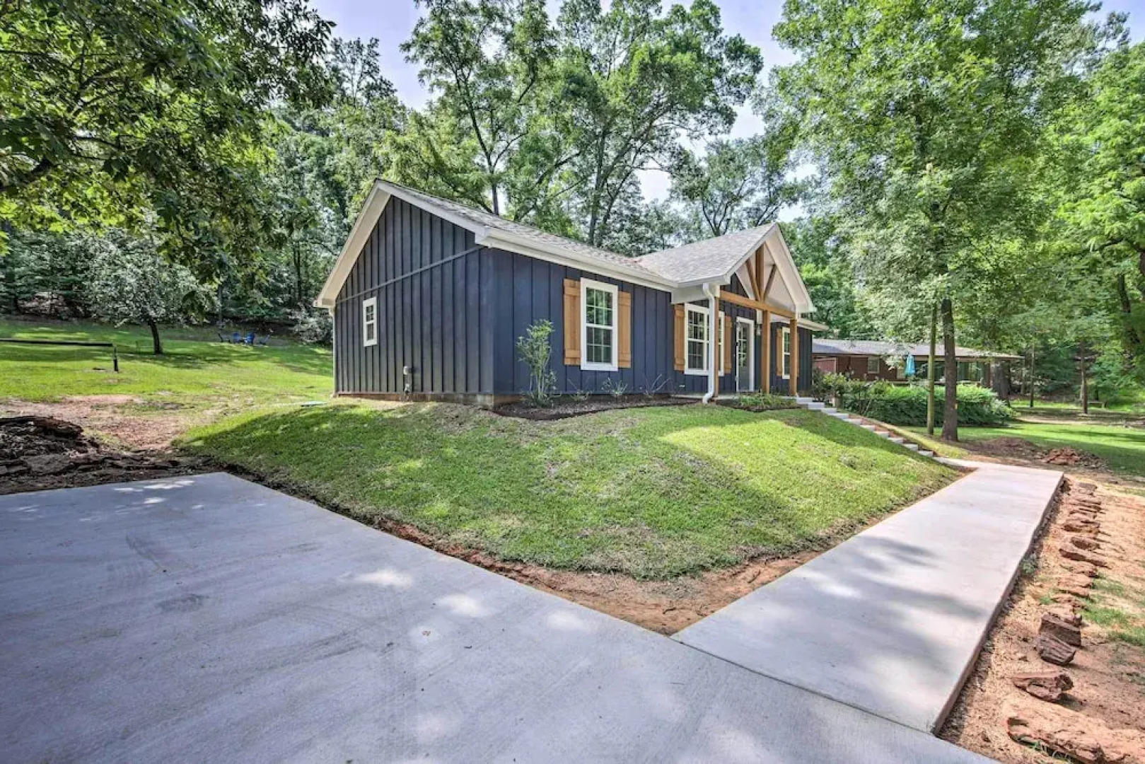 Stunning Avinger Retreat on Lake O' the Pines