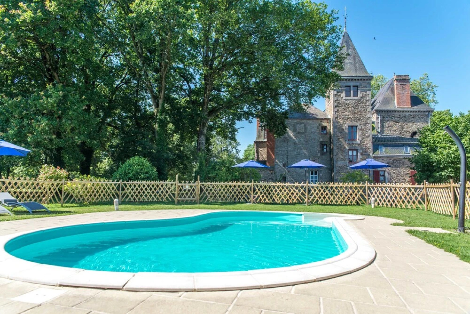 Domaine de La Briandais, a place of electromagnetic sobriety