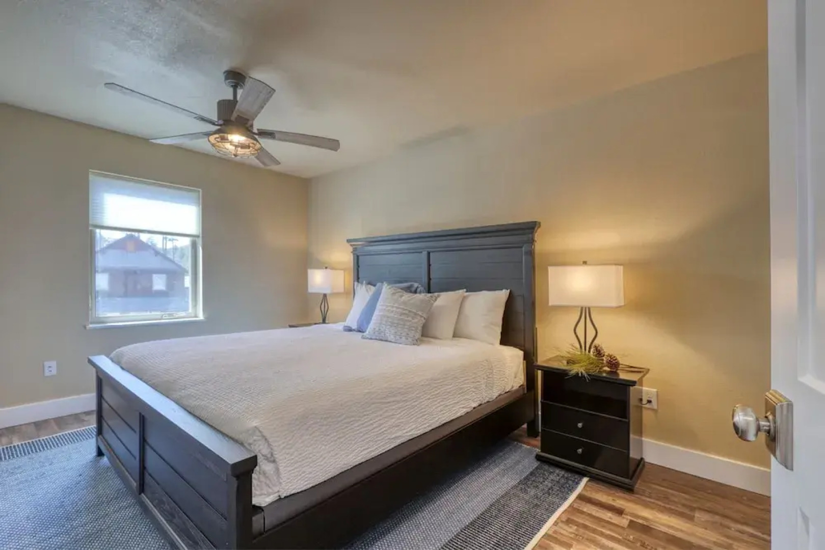 Modern Condo Near BH Attractions-garage Parking