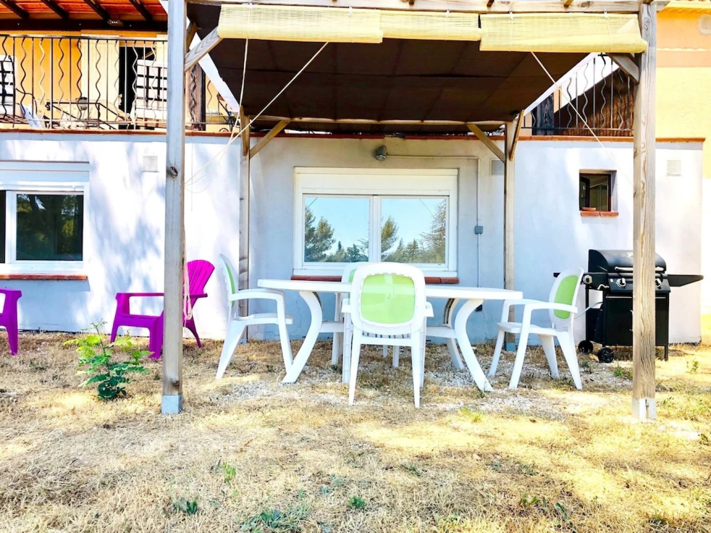 Apartment With one Bedroom in Le Beausset, With Wonderful sea View, Pool Access, Enclosed Garden - 8 km From the Beach