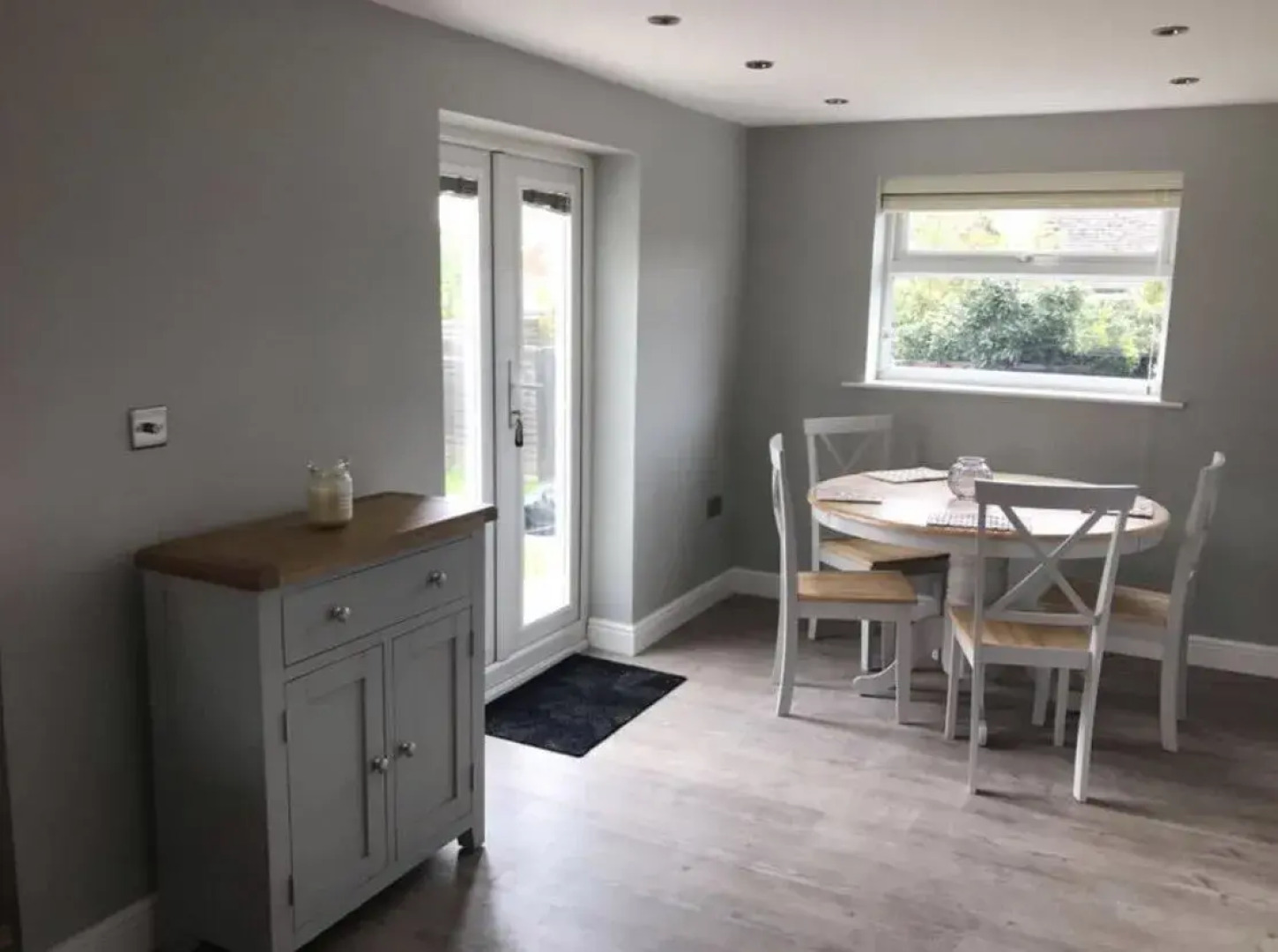 Pet-friendly - 2 Bedrooms Bungalow hot tub Parking