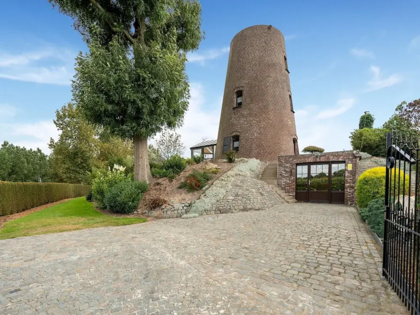 Charming Nieuwpoort Mill Retreat