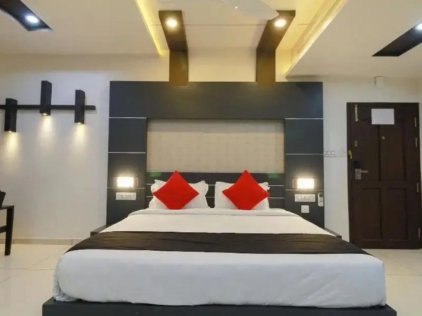 Le Moshe Inn by OYO Rooms