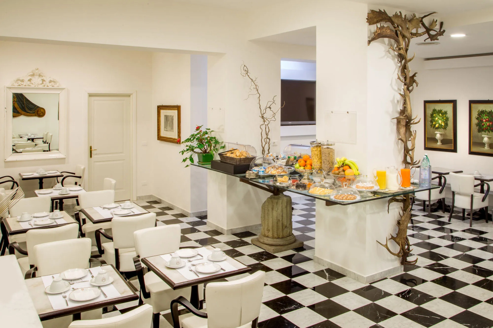 Отель Arcom Palace