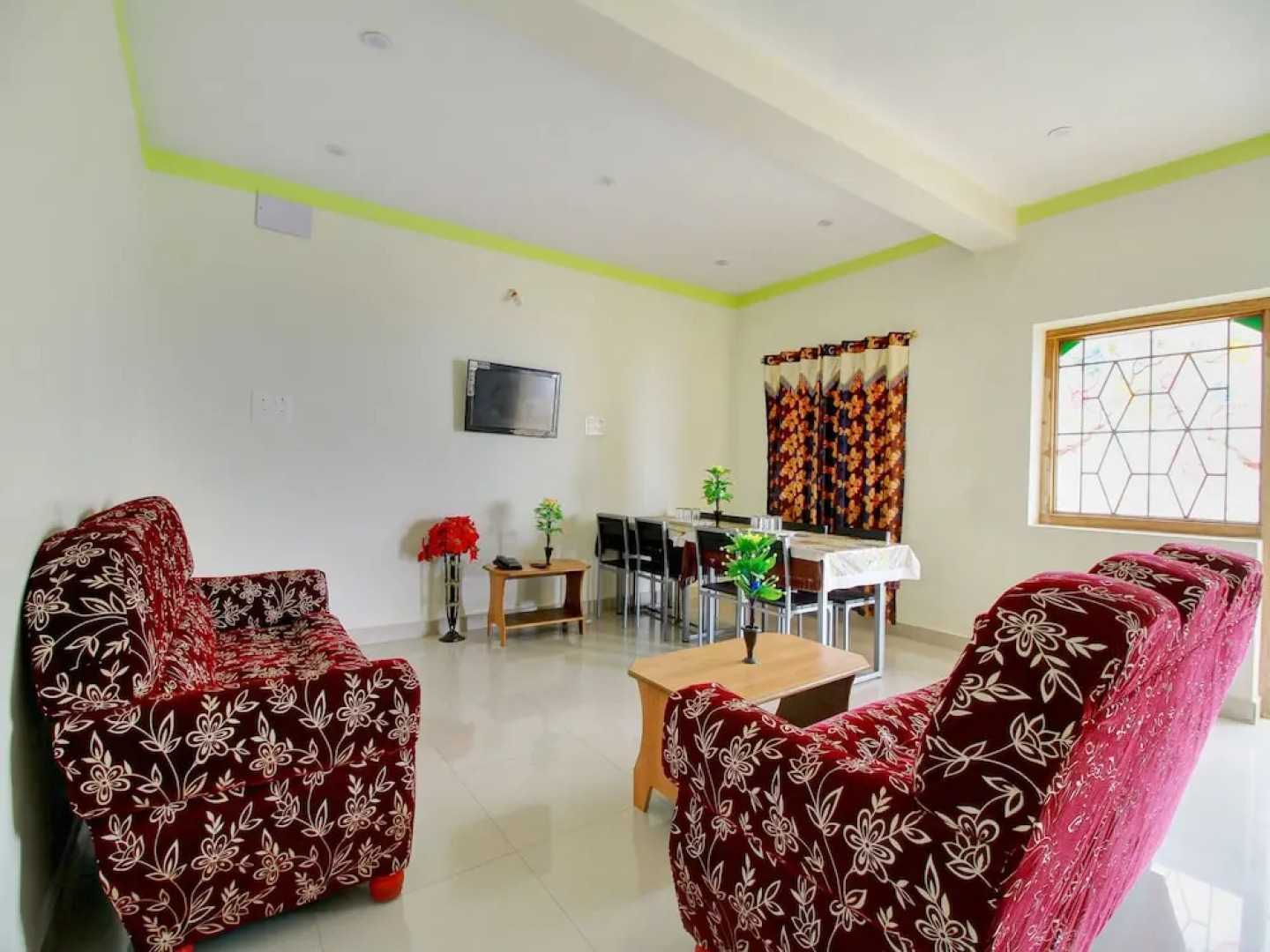 Oyo 11719 Hotel Sierra