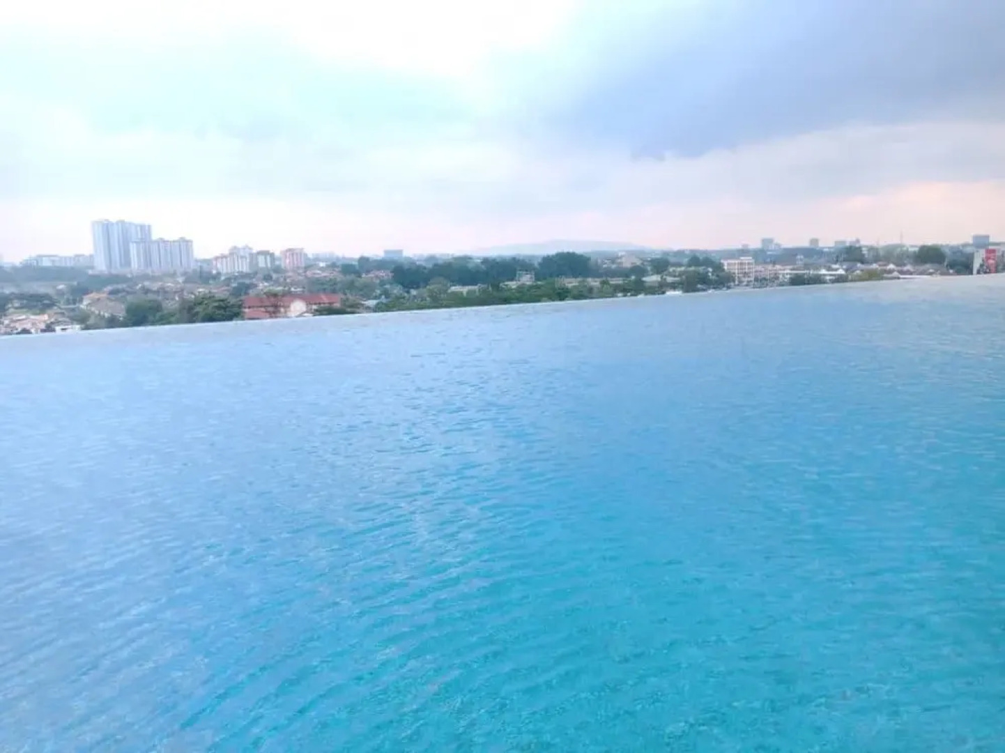 1Tebrau Premium Suites by 12stay