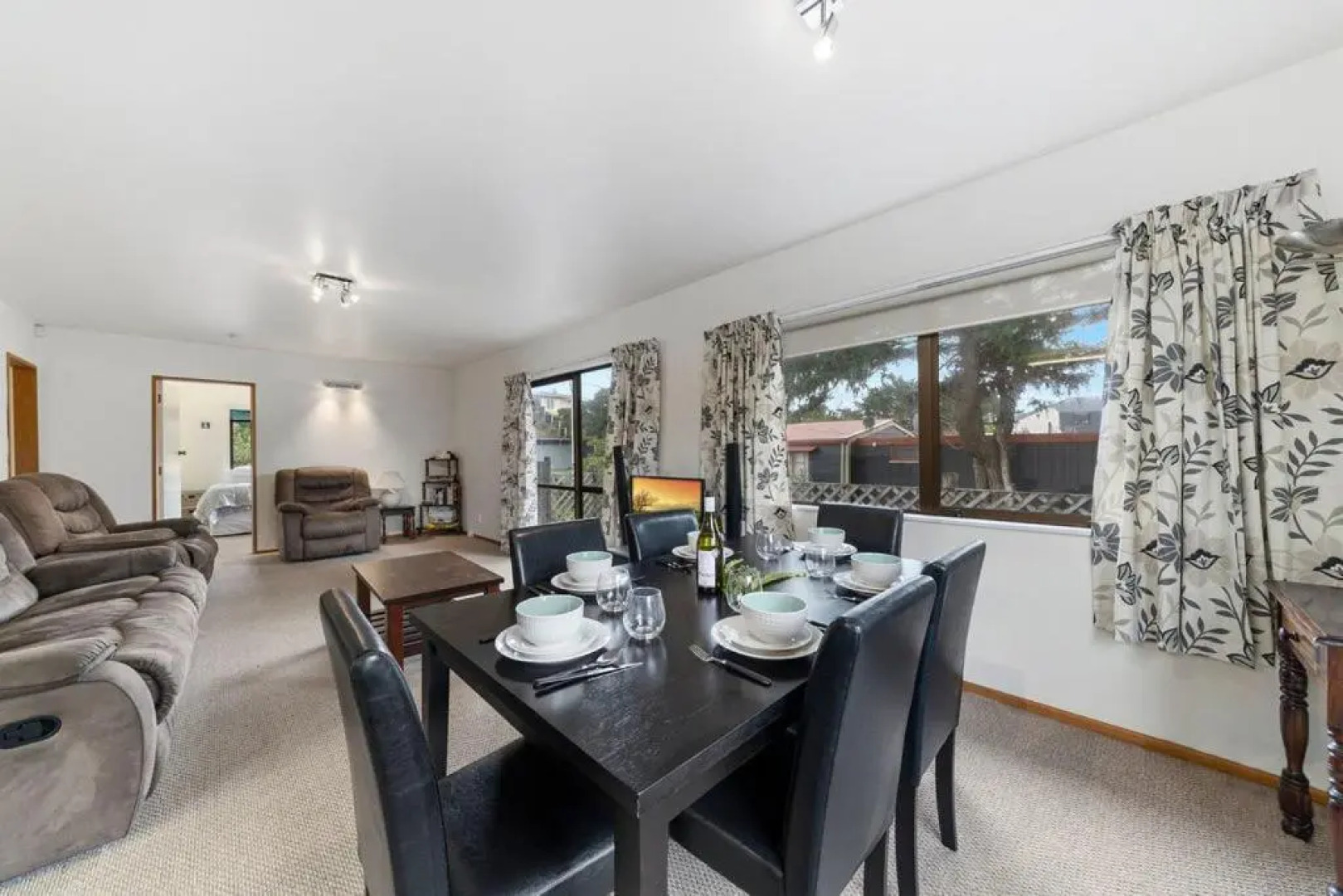 Heperi Haven - Waikanae Beach Holiday Home