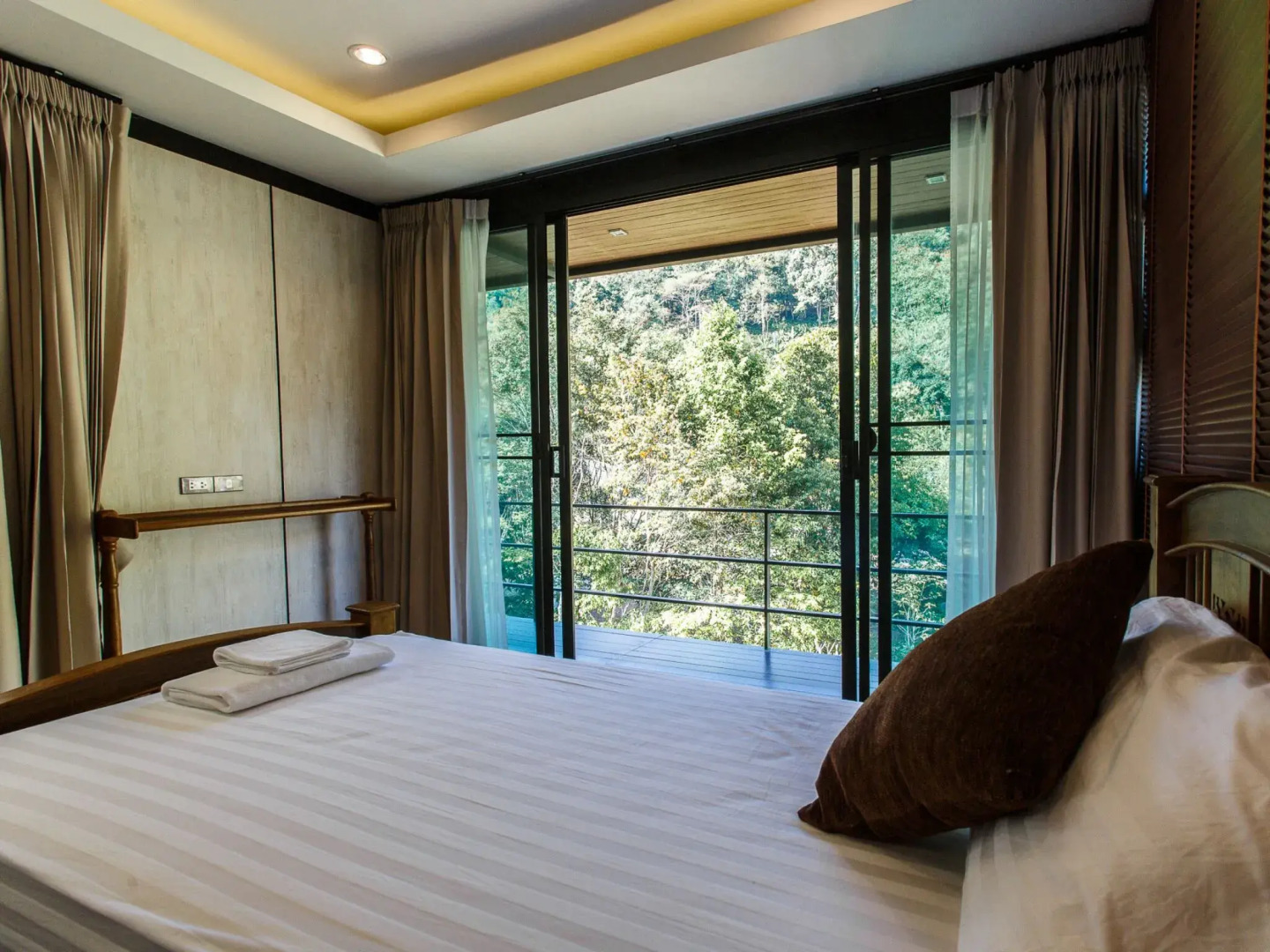 The Stream House at Mae Kampong