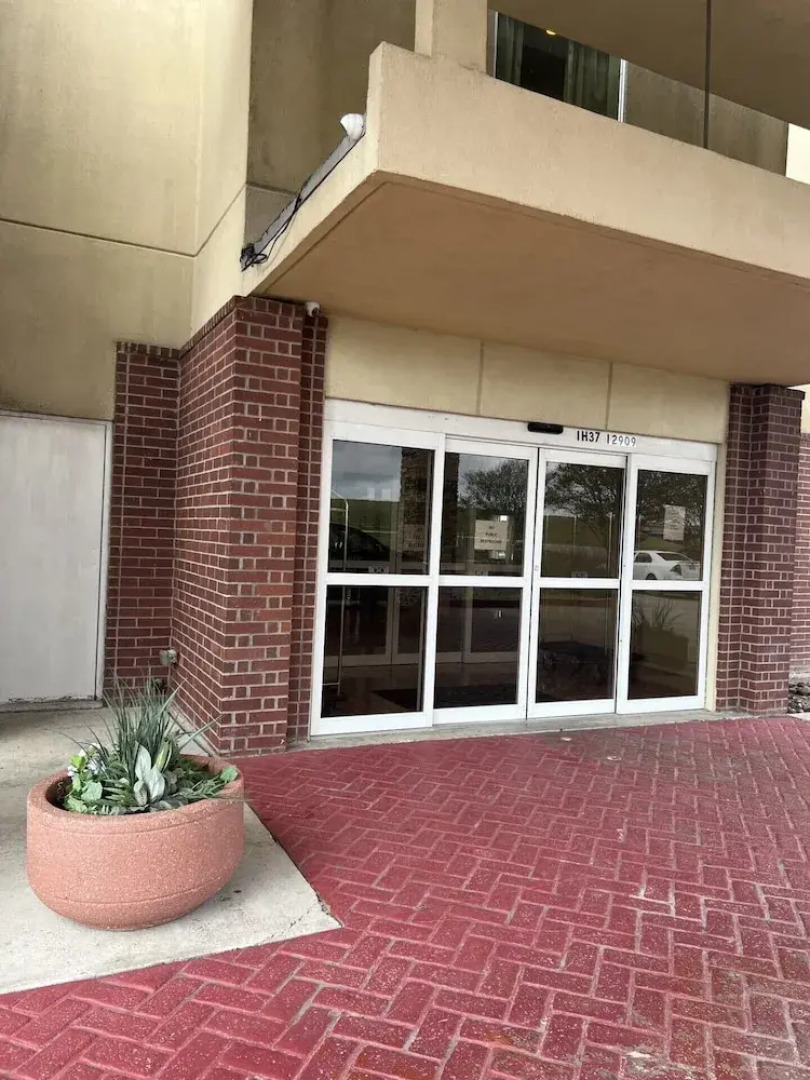 Mathis Deluxe Hospitality