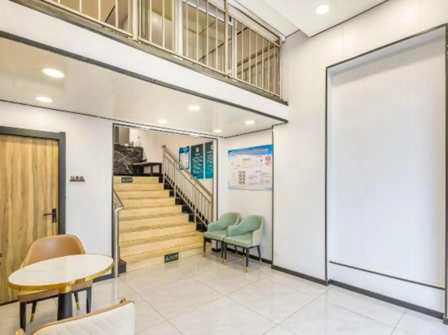 aimoHotel (Beijing Public Welfare Xiqiao Subway Station)