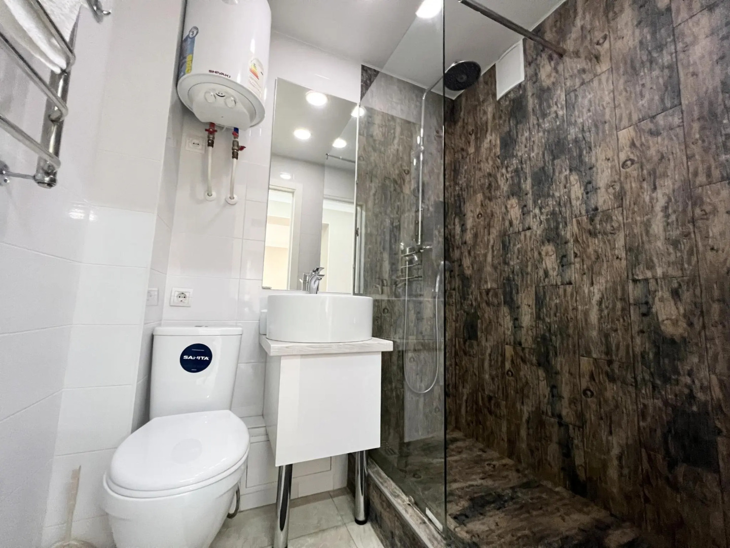 Live (Лайв) на улице Торайгырова 6