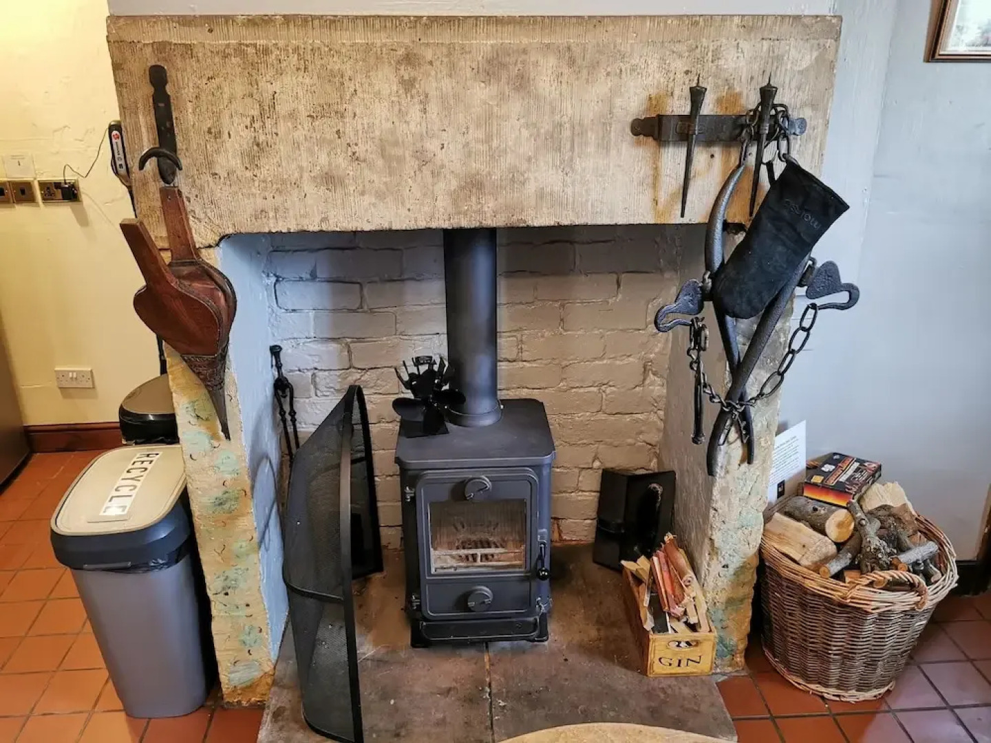 Pathways Holiday Cottage a Delightful 18th Century Stone Cottage in Derbyshire