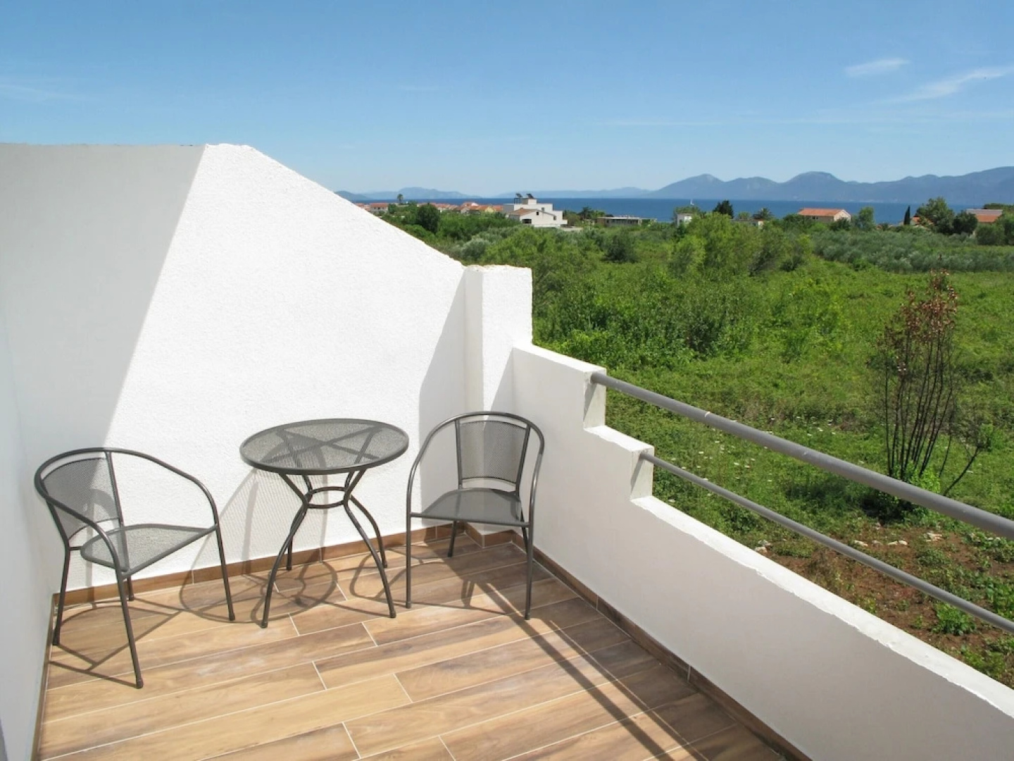A2 - Modern apt With Balcony, sea View & Parking