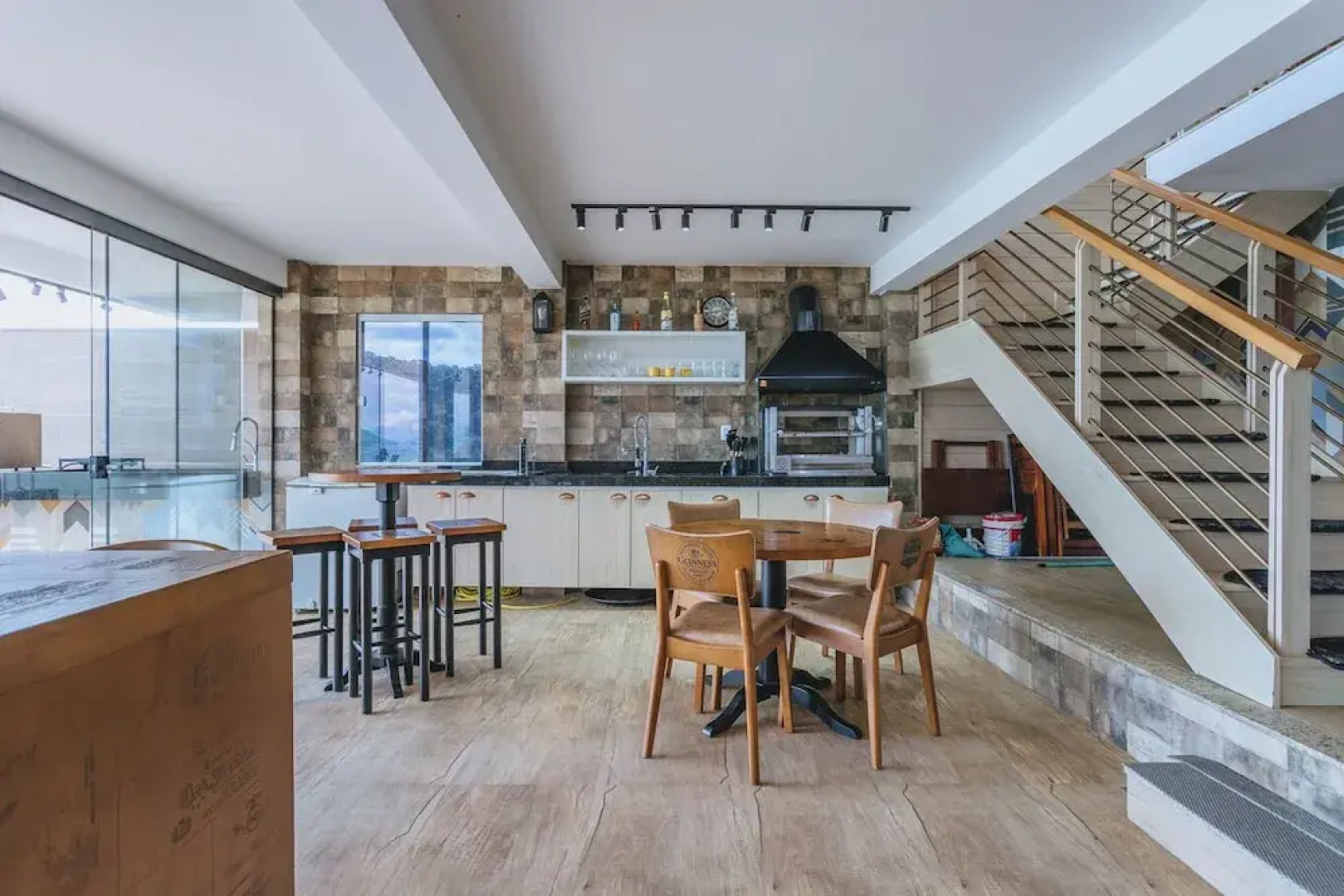 Casa com Piscina Churrasqueira e Vista