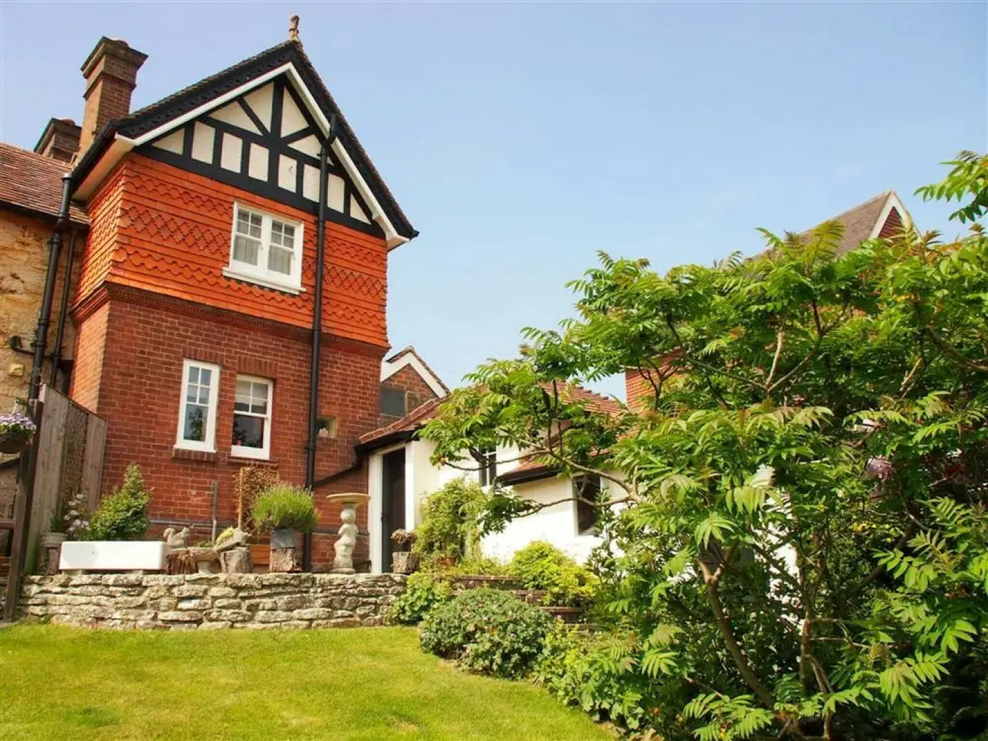 Quaint Cottage in Crowborough With Graden