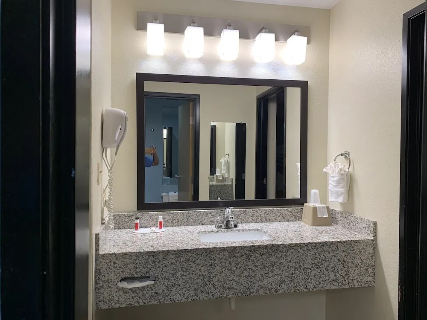 Super 8 Motel - Metropolis