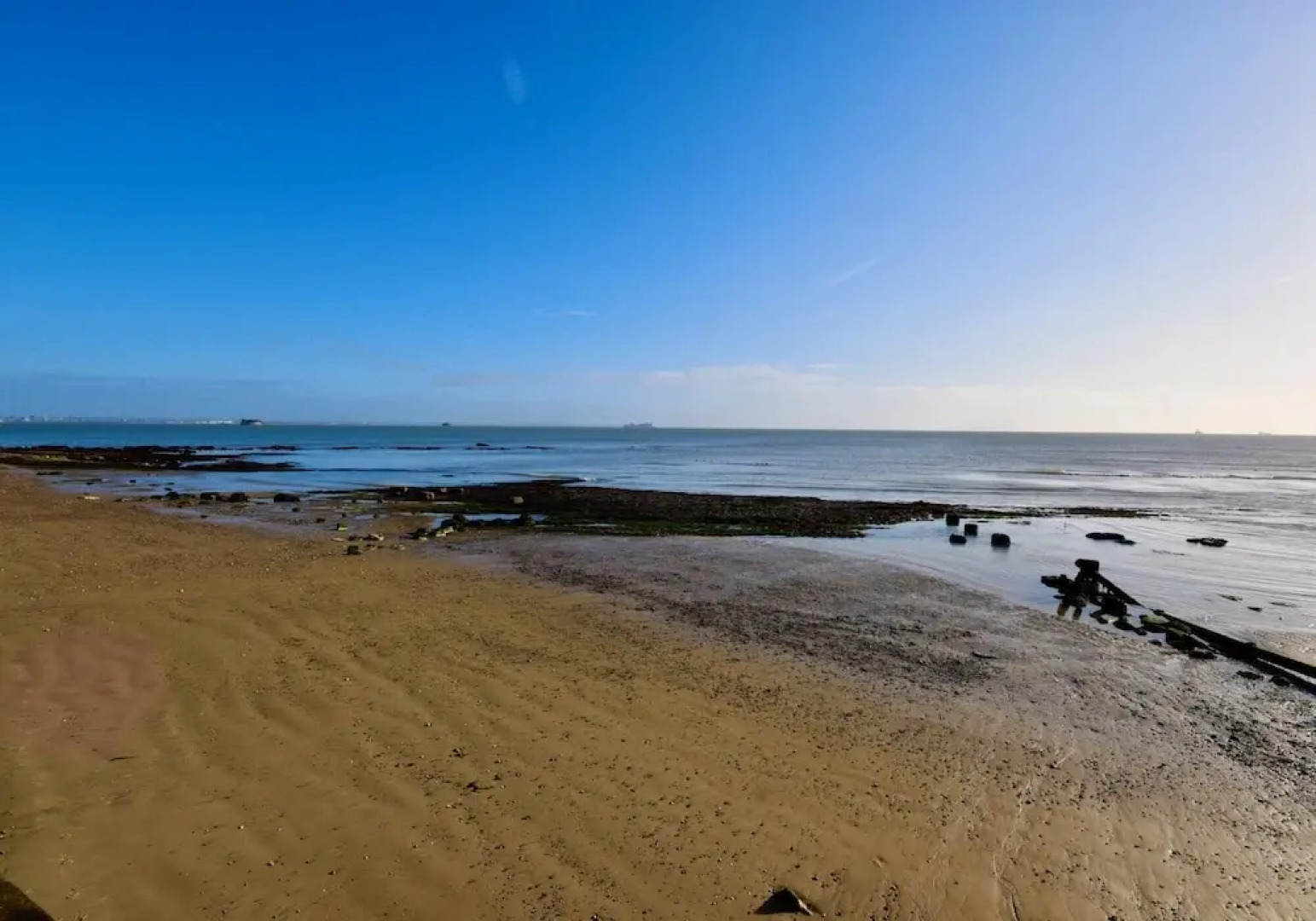 Bluebell is a Stunning Lake Side Lodge Sleeps 4 Close to Ryde