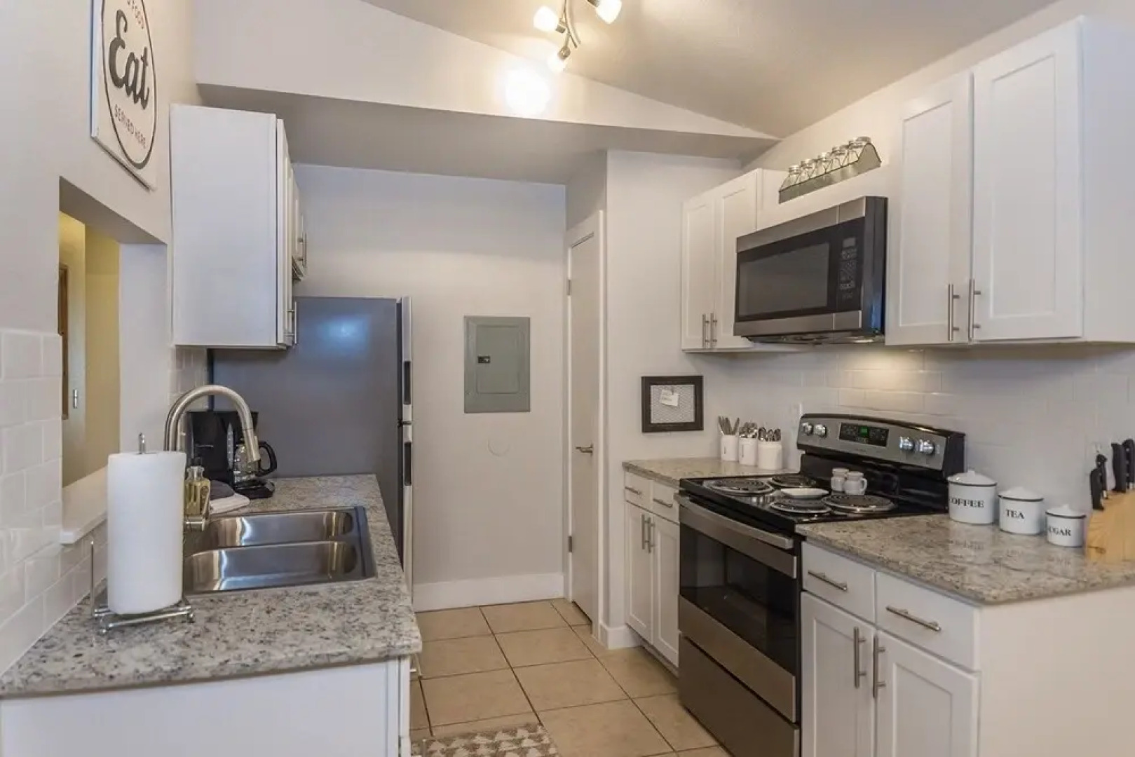 Fredericksburg Fun 3 Bedroom Apts by Redawning