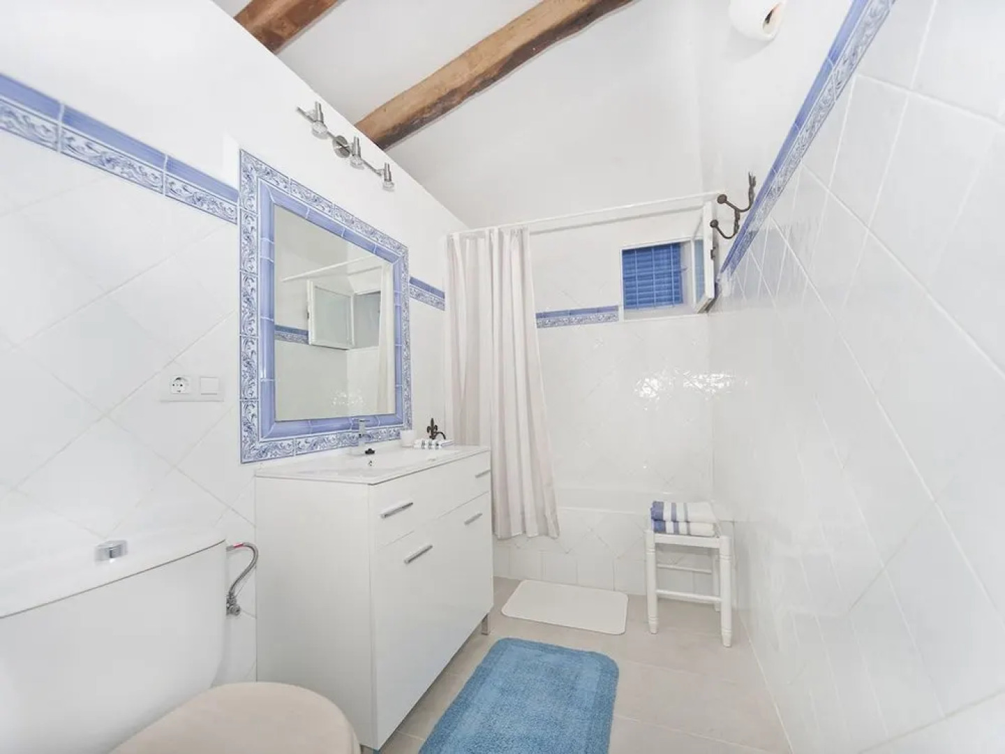 Charming mansion with pool sea view