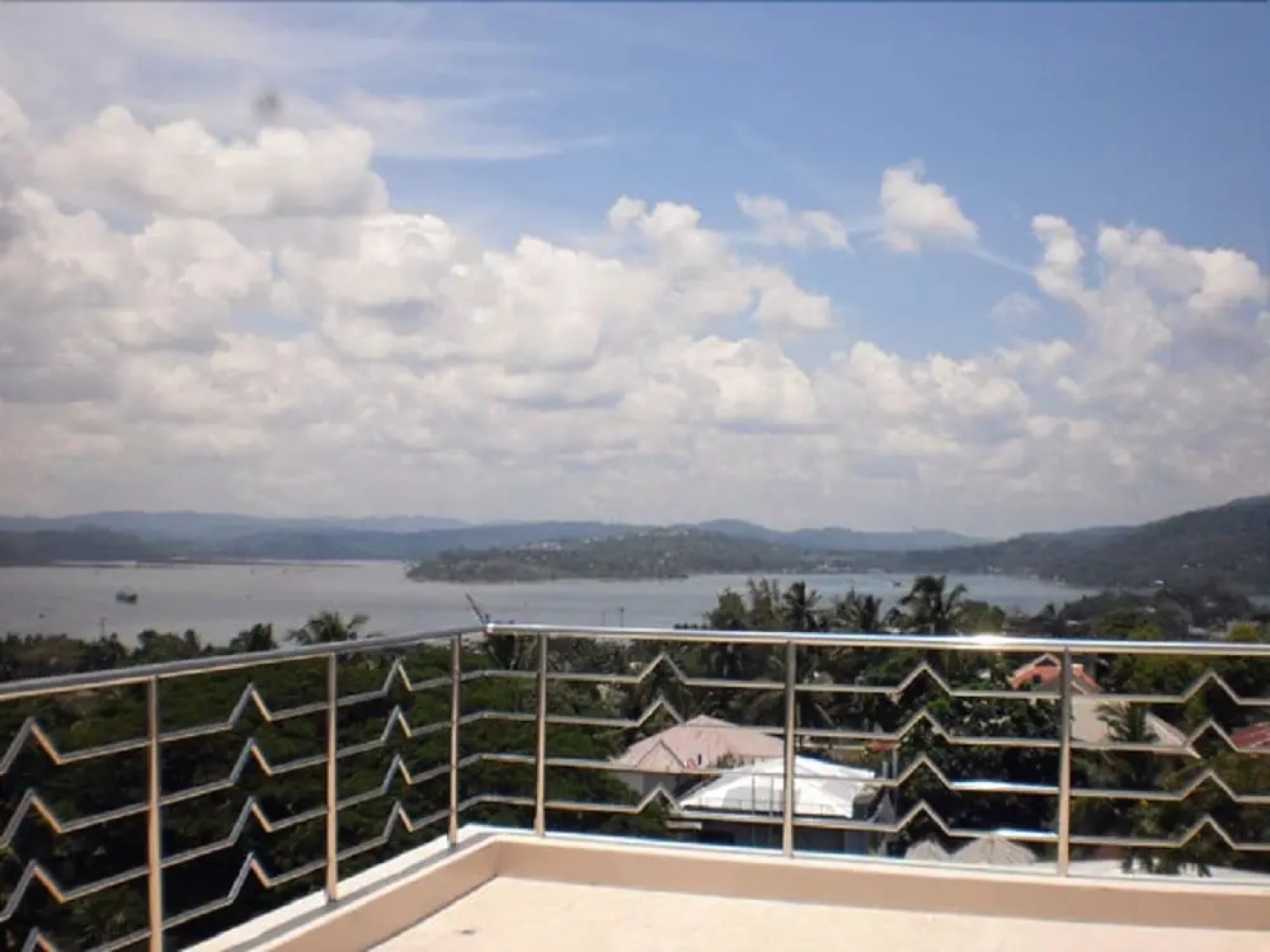 Hotel Hilltop International