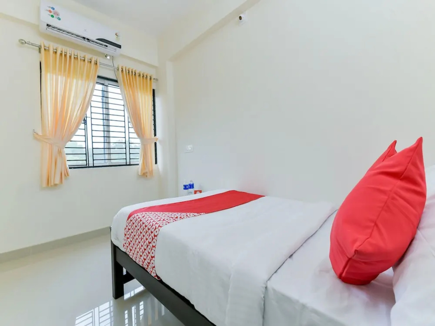 OYO 14879 Home Modern 1 BHK Airport