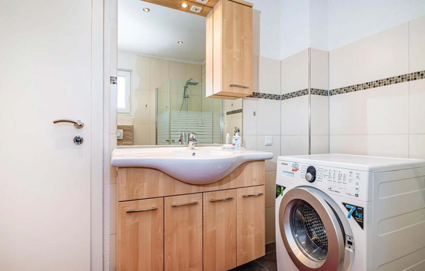 Awesome Apartment in Karin Gornji With Wifi and 2 Bedrooms