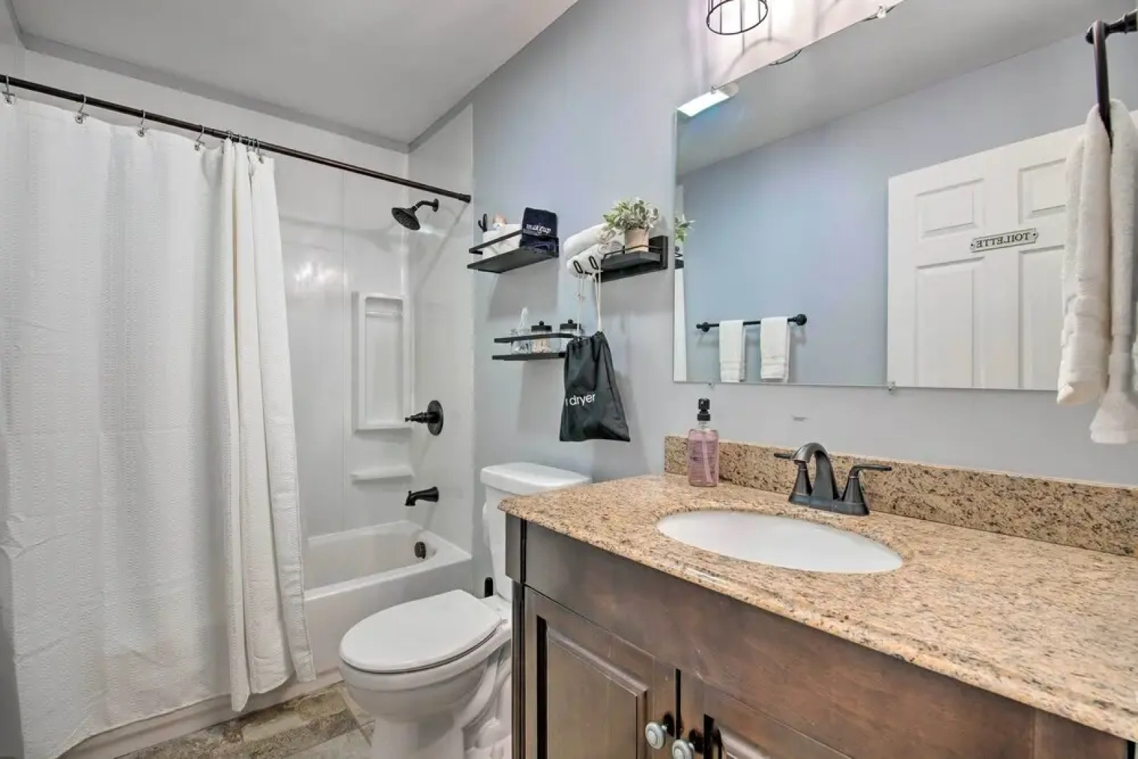 Beautiful Pocono Lake Cottage w/ Game Room!