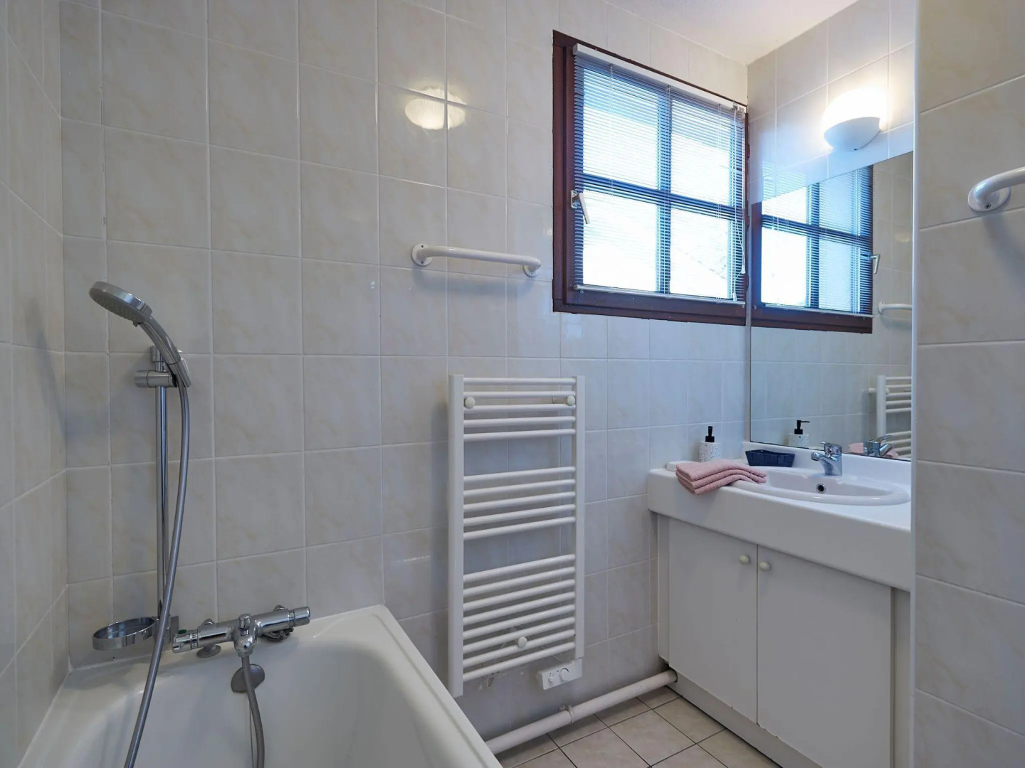 Spacious detached villa with covered terrace in nature reserve with a castle