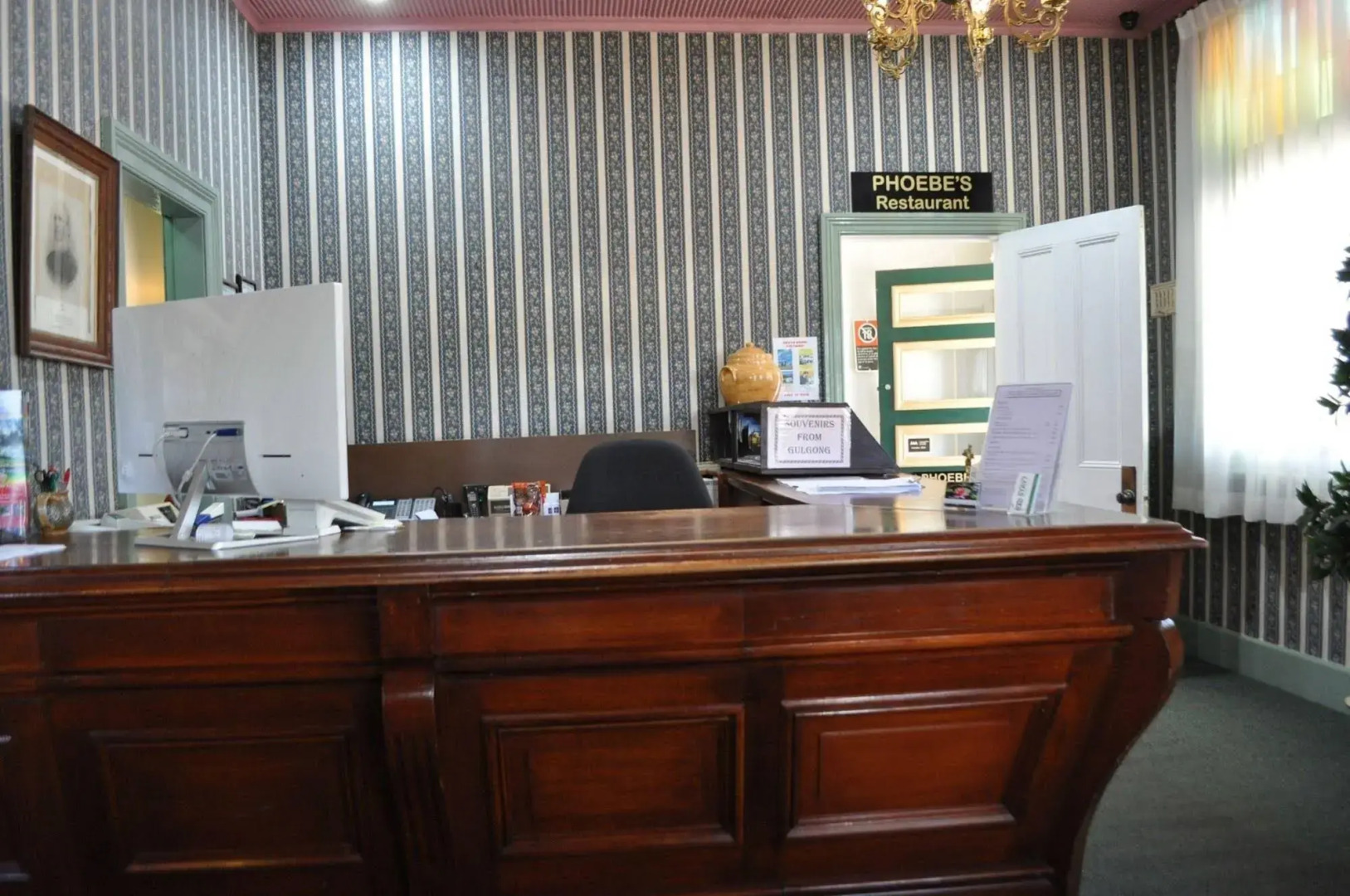 Ten Dollar Town Motel